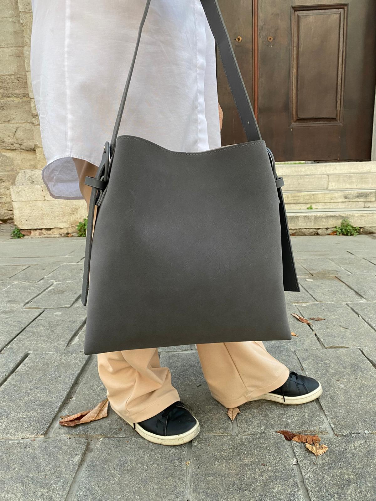 Süet Kemer Detaylı Büyük Boy Omuz Çantası - SÜET GRİ