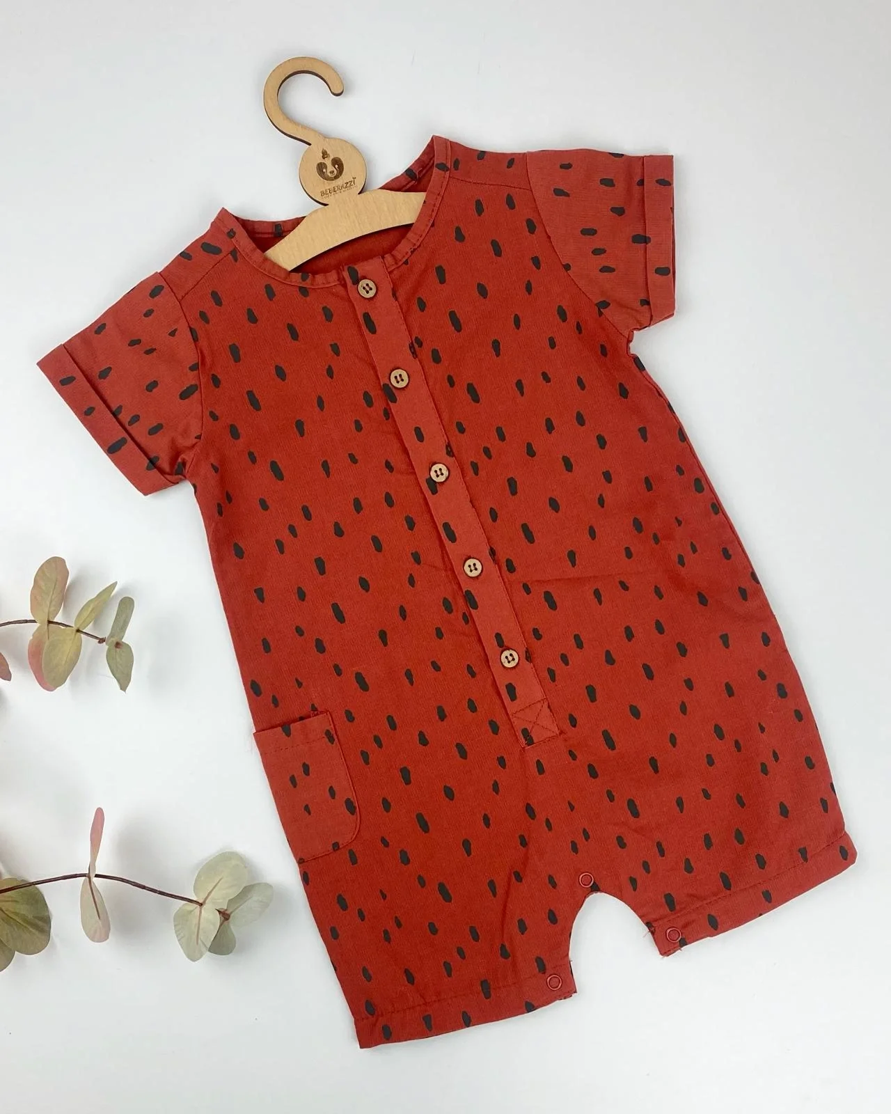 Benekli Önden Düğmeli Alttan Çıtçıtlı Kısa Kol Tulum