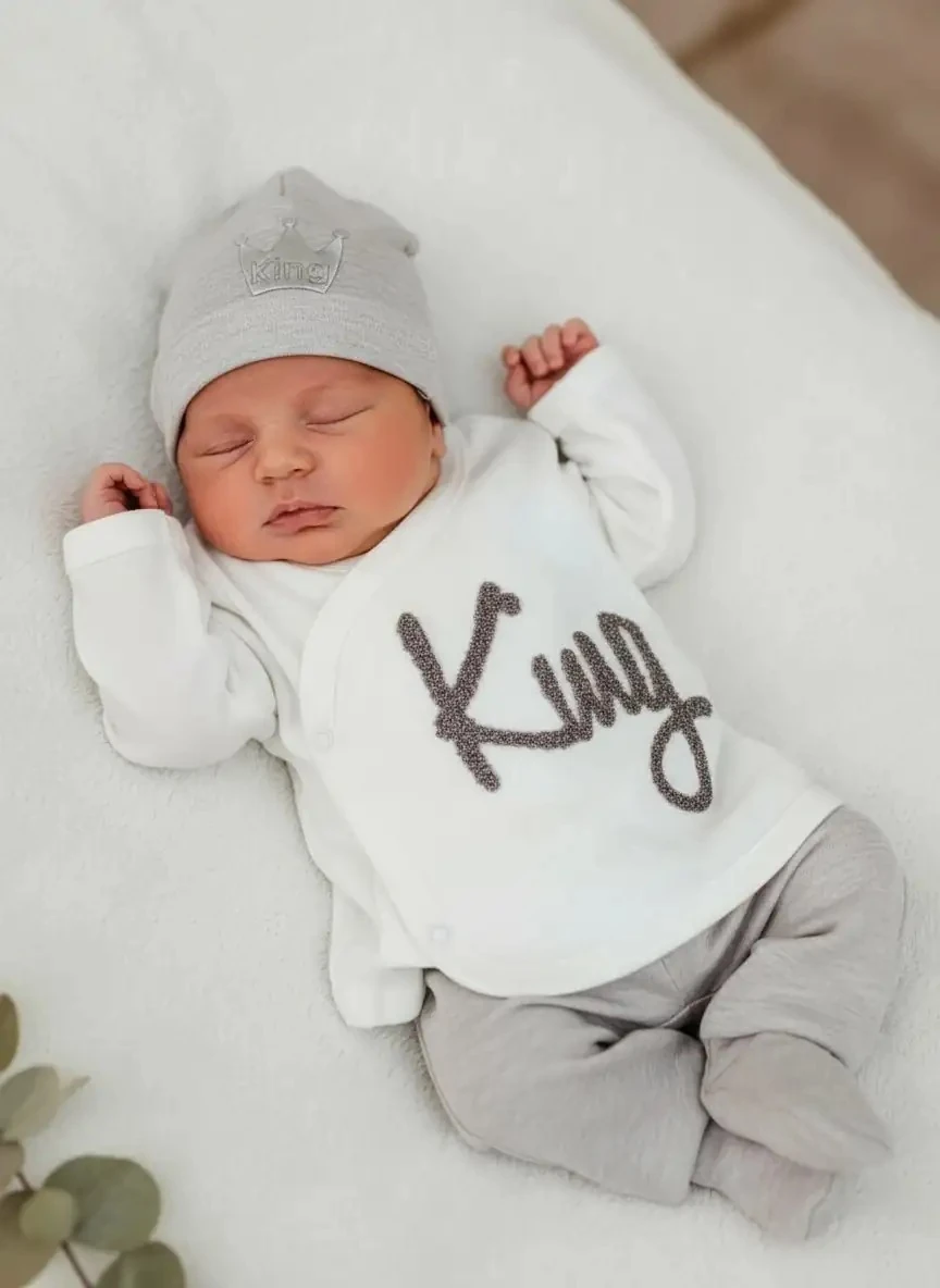 Kıng Temalı Üçlü Yenidoğan Takım