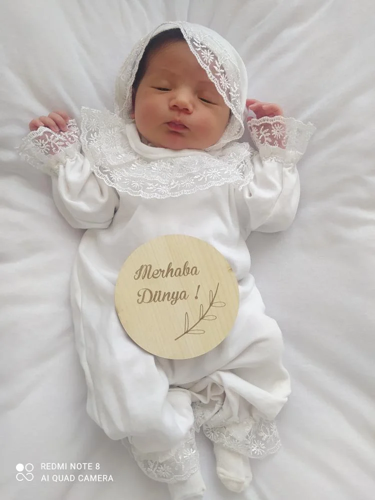 Güpür Detaylı Lora Şapkalı Üçlü Set