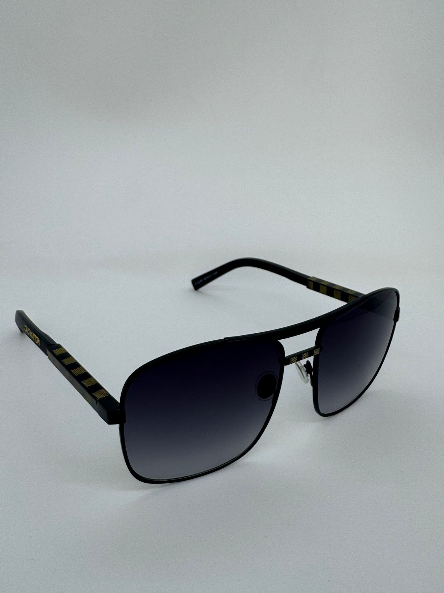 Louis Vuitton Z0259 Black
