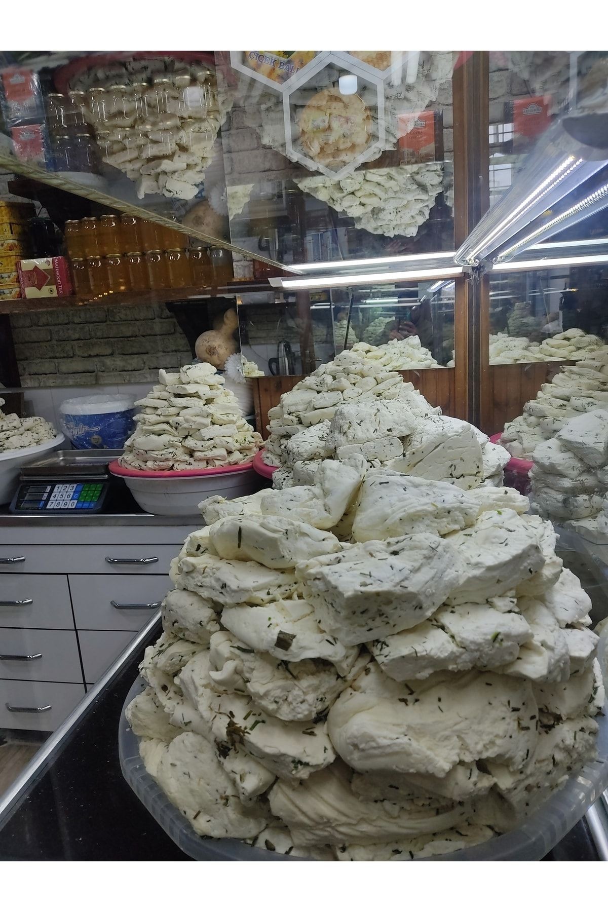 Van Otlu Peynir (1.kg) Yağlı Koyun Peyniri