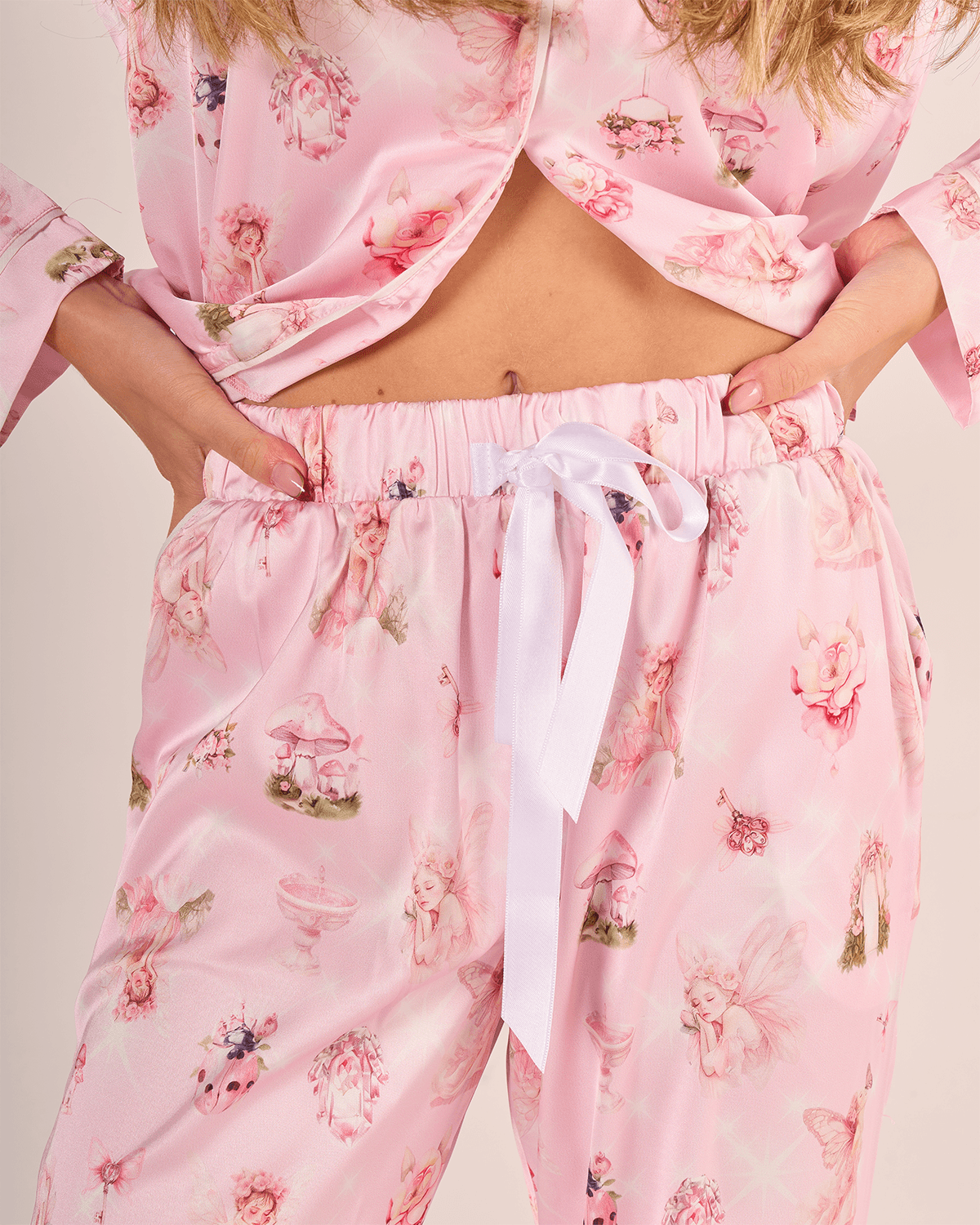 Peri Kızı Desenli Saten Pijama Takımı