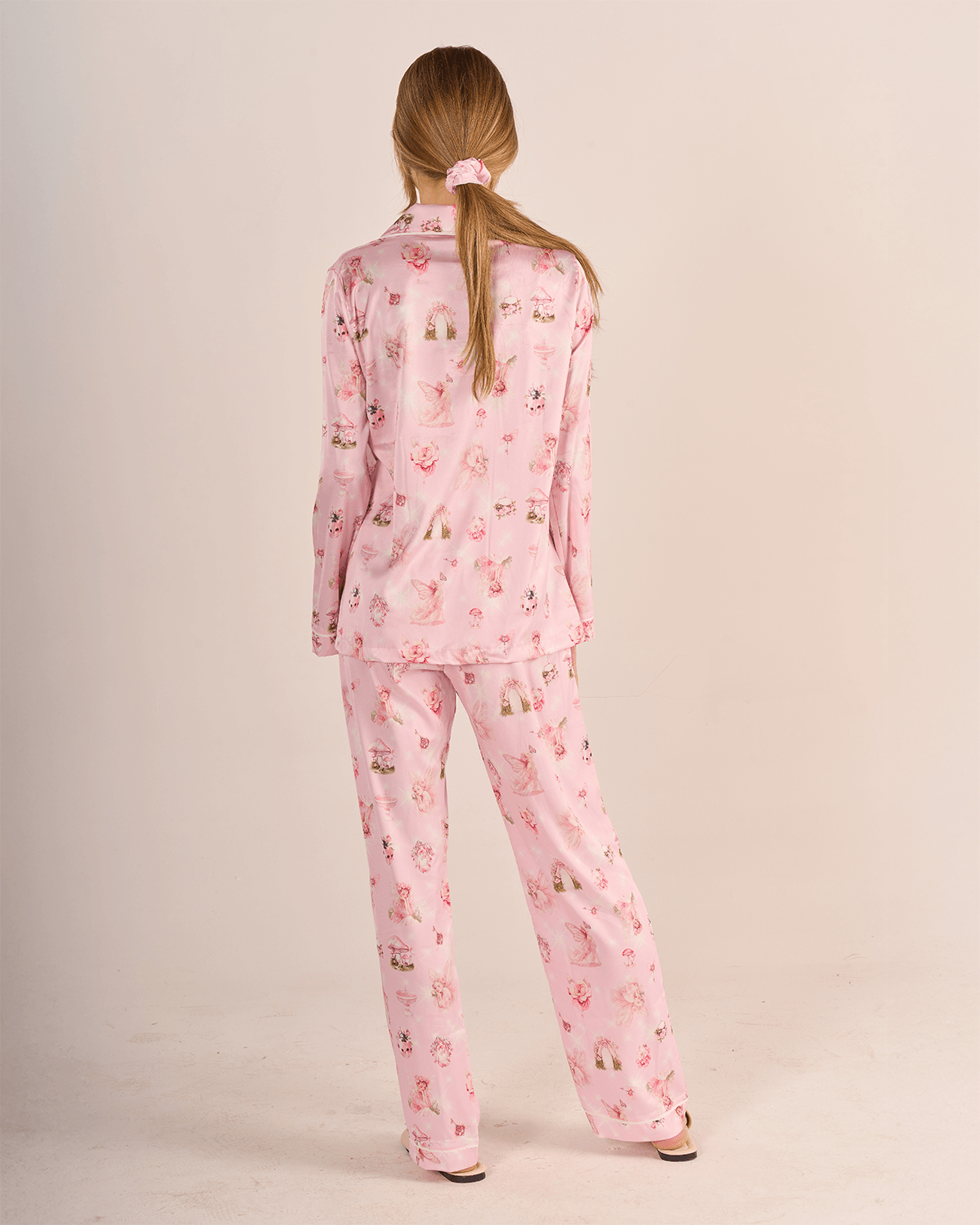 Peri Kızı Desenli Saten Pijama Takımı