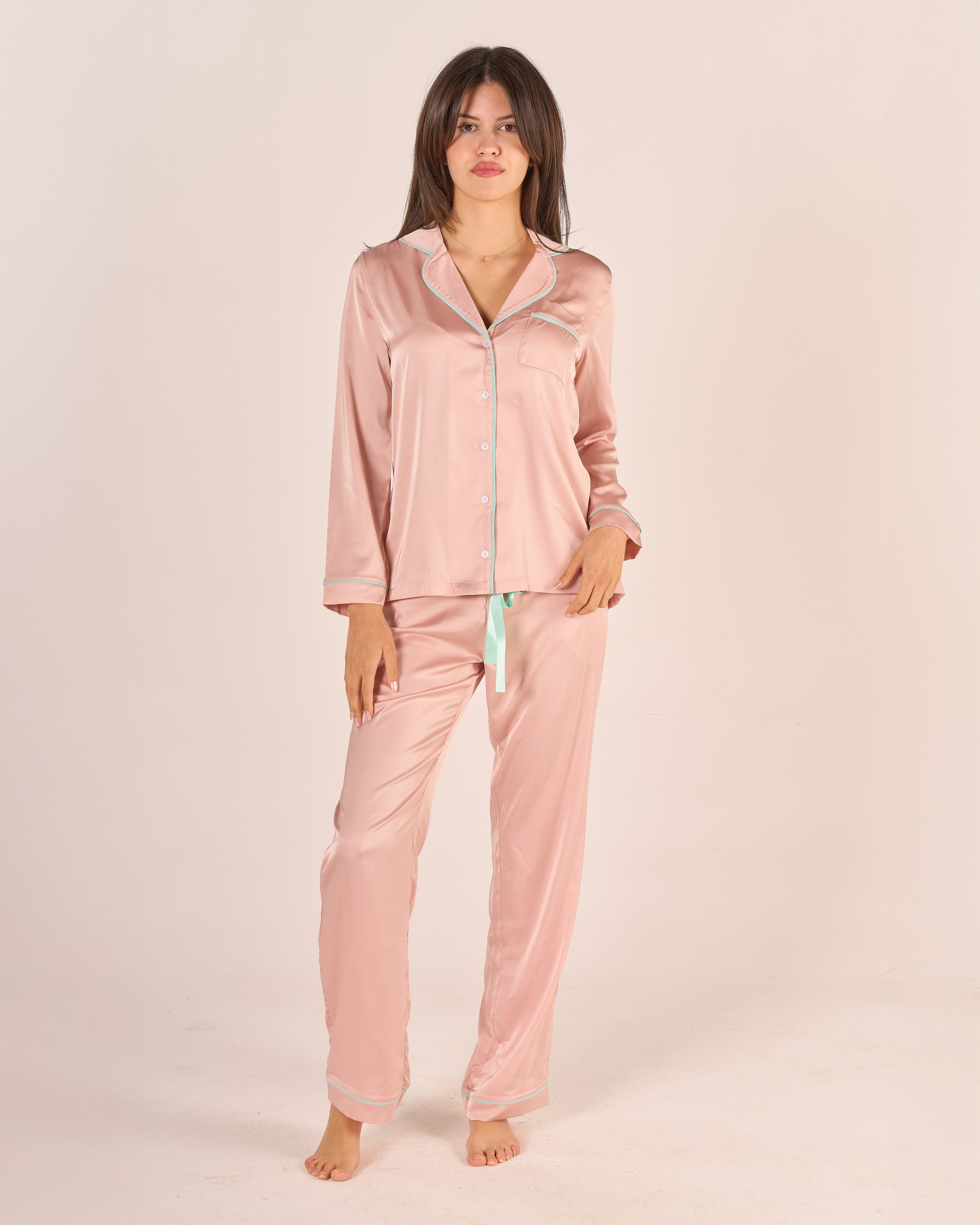 Somon Pembe Saten Ara Biye ve Kurdele Detaylı Uzun Pijama Takımı