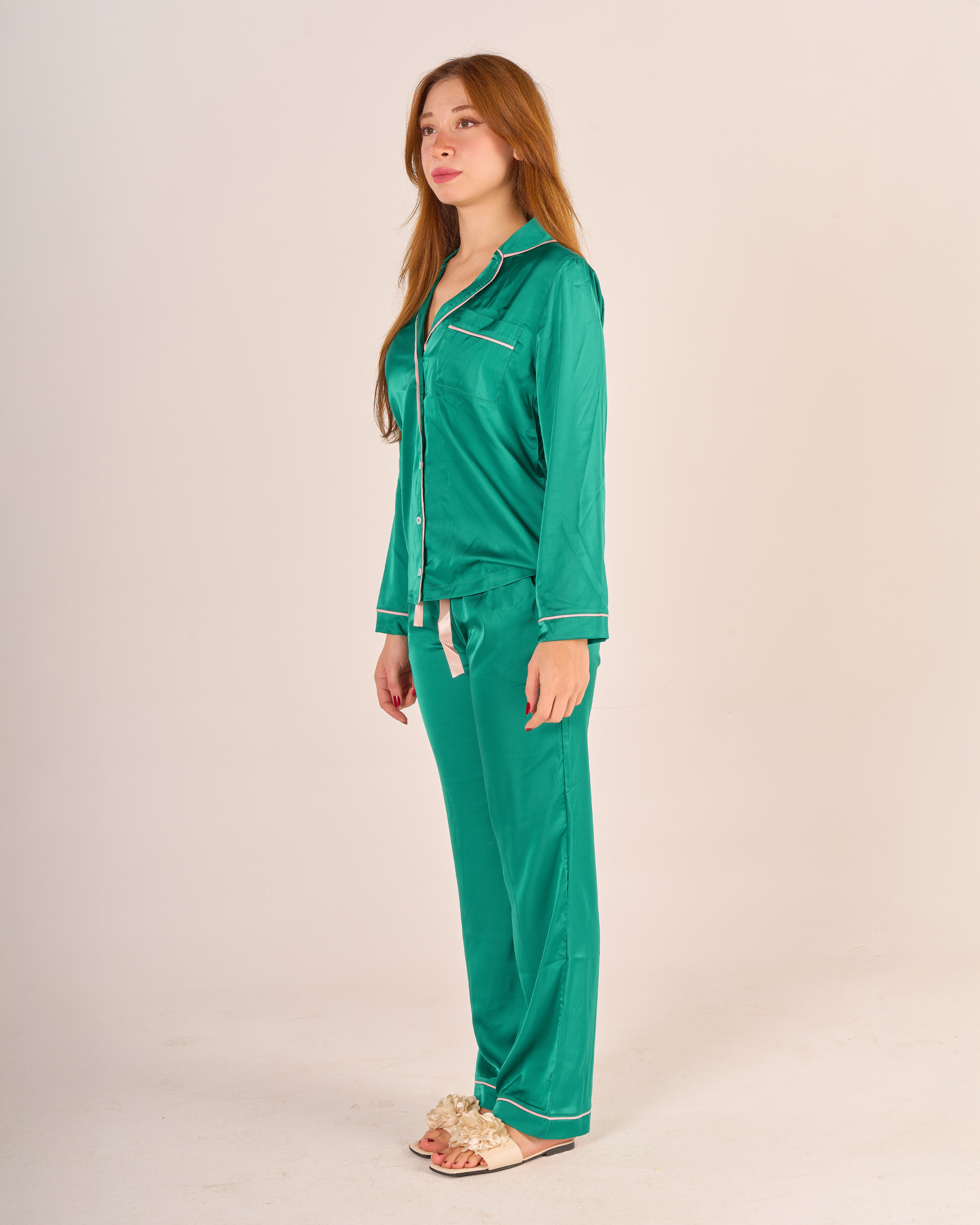 Zümrüt Yeşili Saten Pembe Arabiye Detaylı Uzun Pijama Takımı