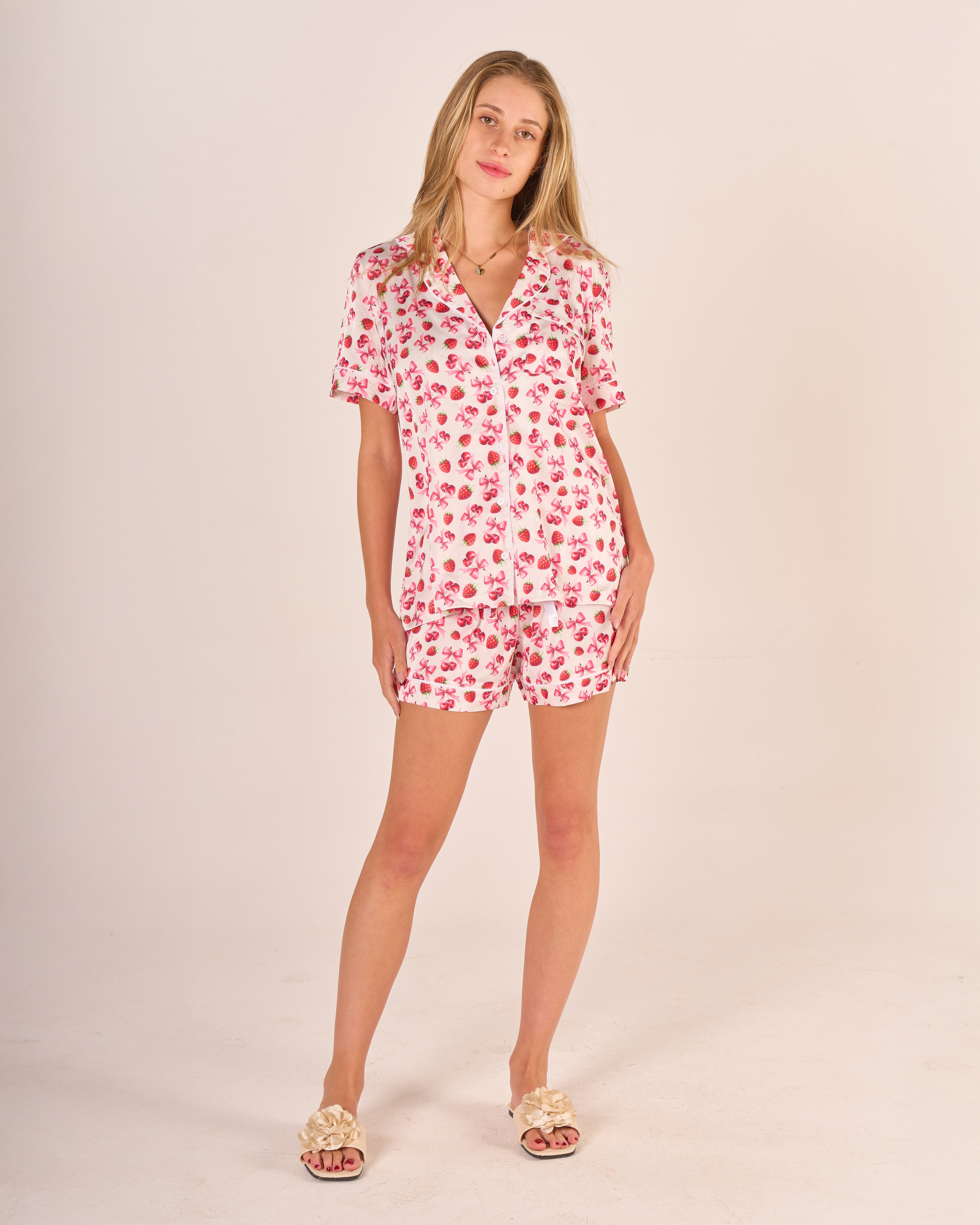Kiraz ve Çilek Desenli Gömlek Düğmeli Pijama Takımı