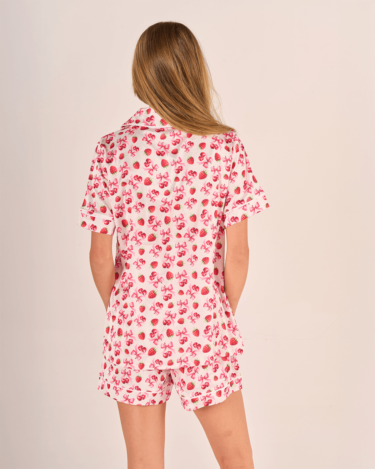 Kiraz ve Çilek Desenli Gömlek Düğmeli Pijama Takımı