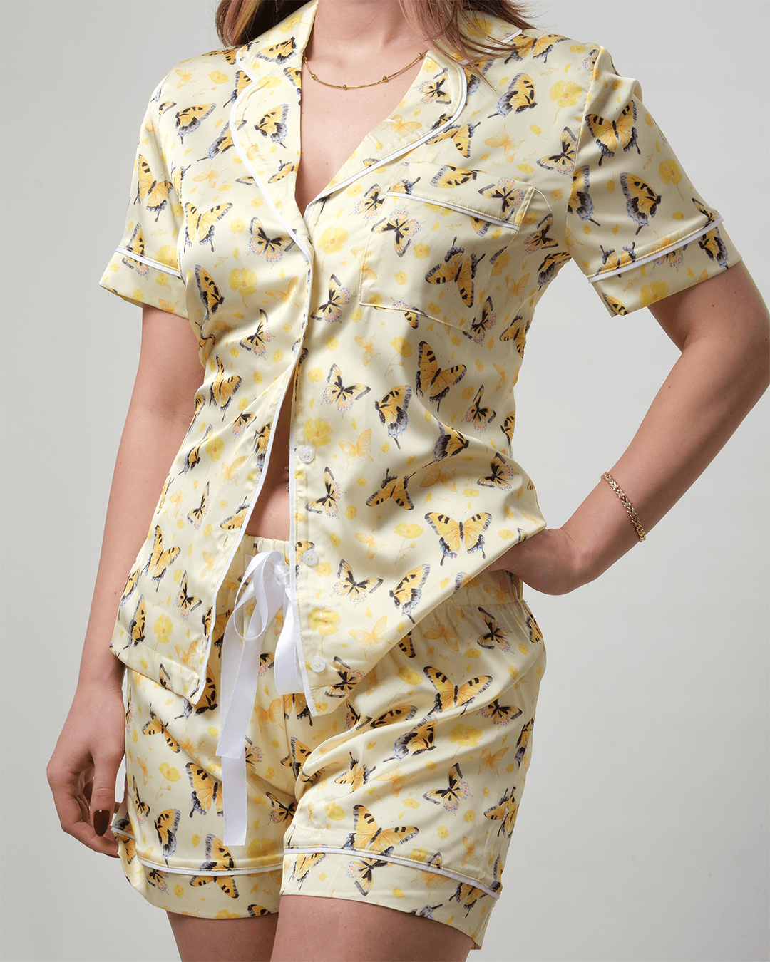 Sarı Kelebek Desenli Düğmeli Pijama Takımı