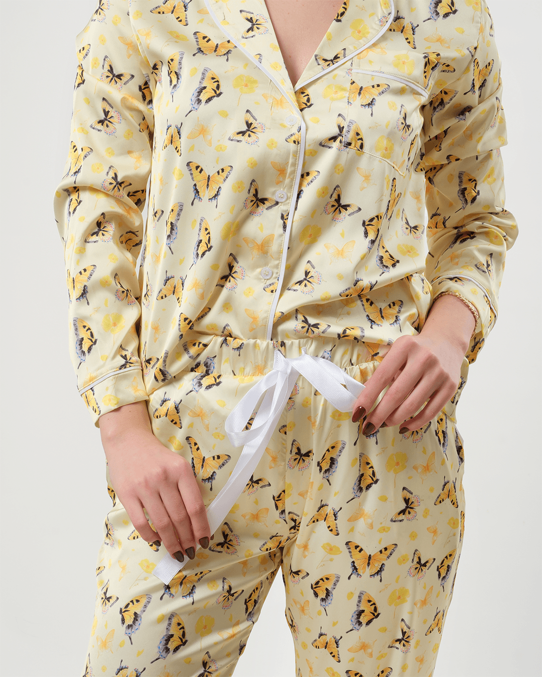 Sarı Kelebek Desenli Düğmeli Pijama Takımı