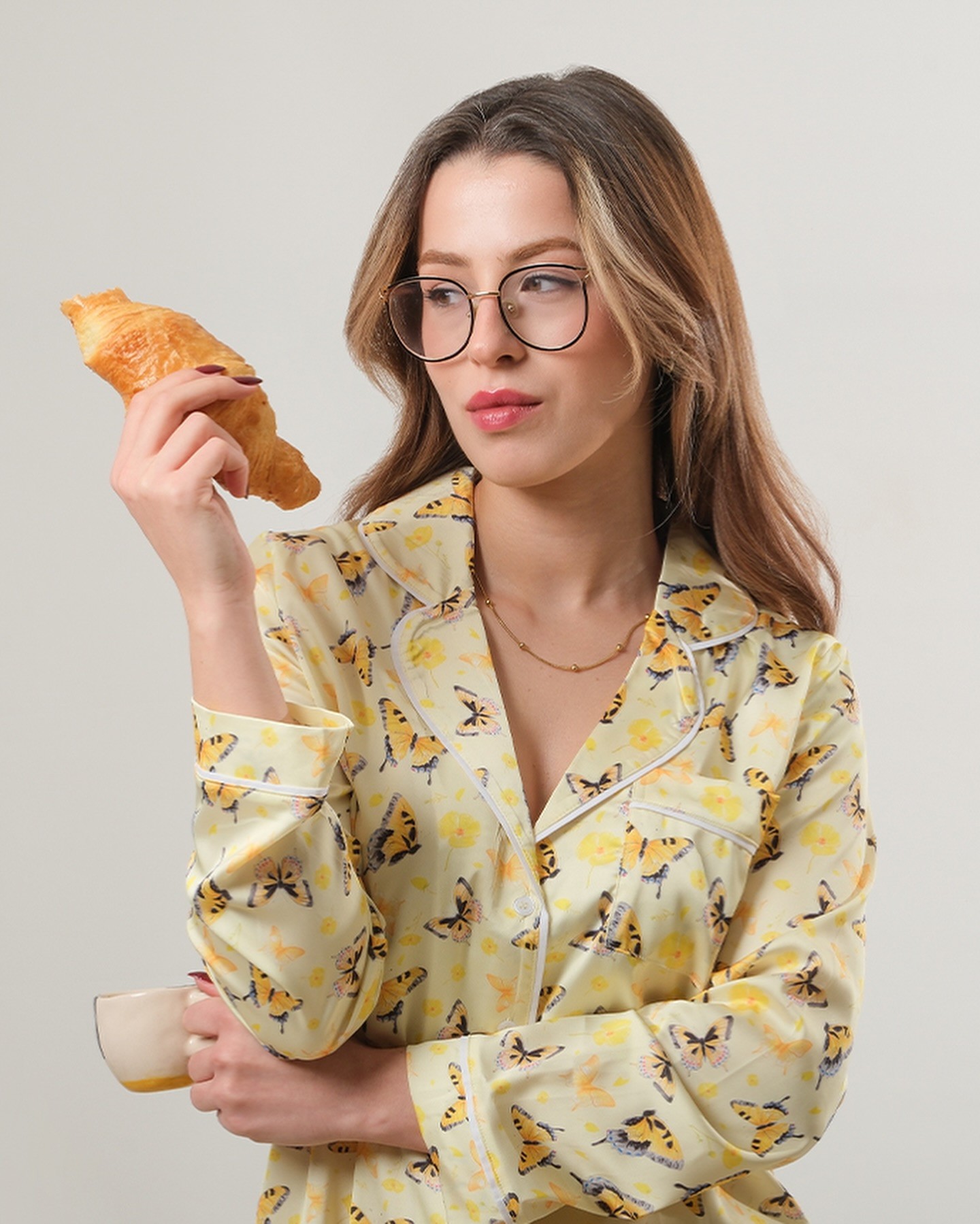 Sarı Kelebek Desenli Düğmeli Pijama Takımı