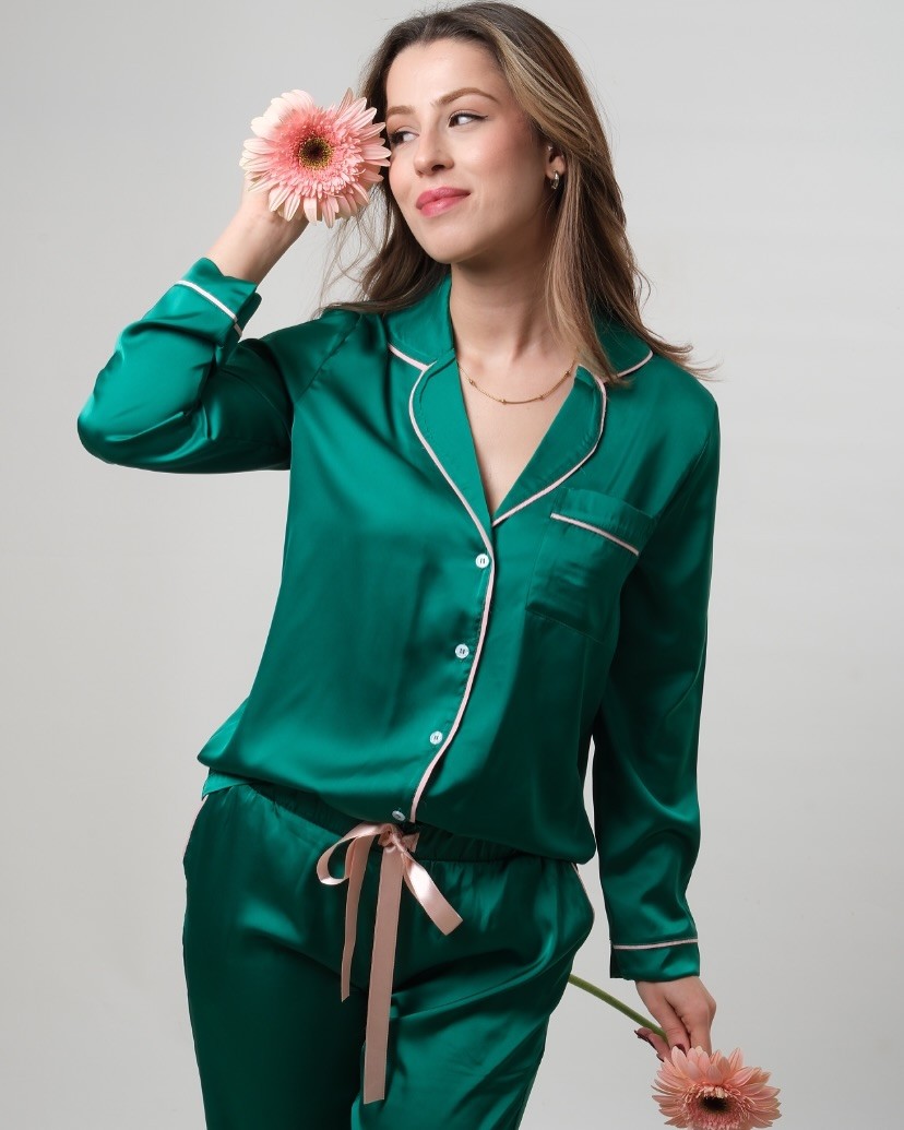 Zümrüt Yeşili Saten Pembe Arabiye Detaylı Uzun Pijama Takımı