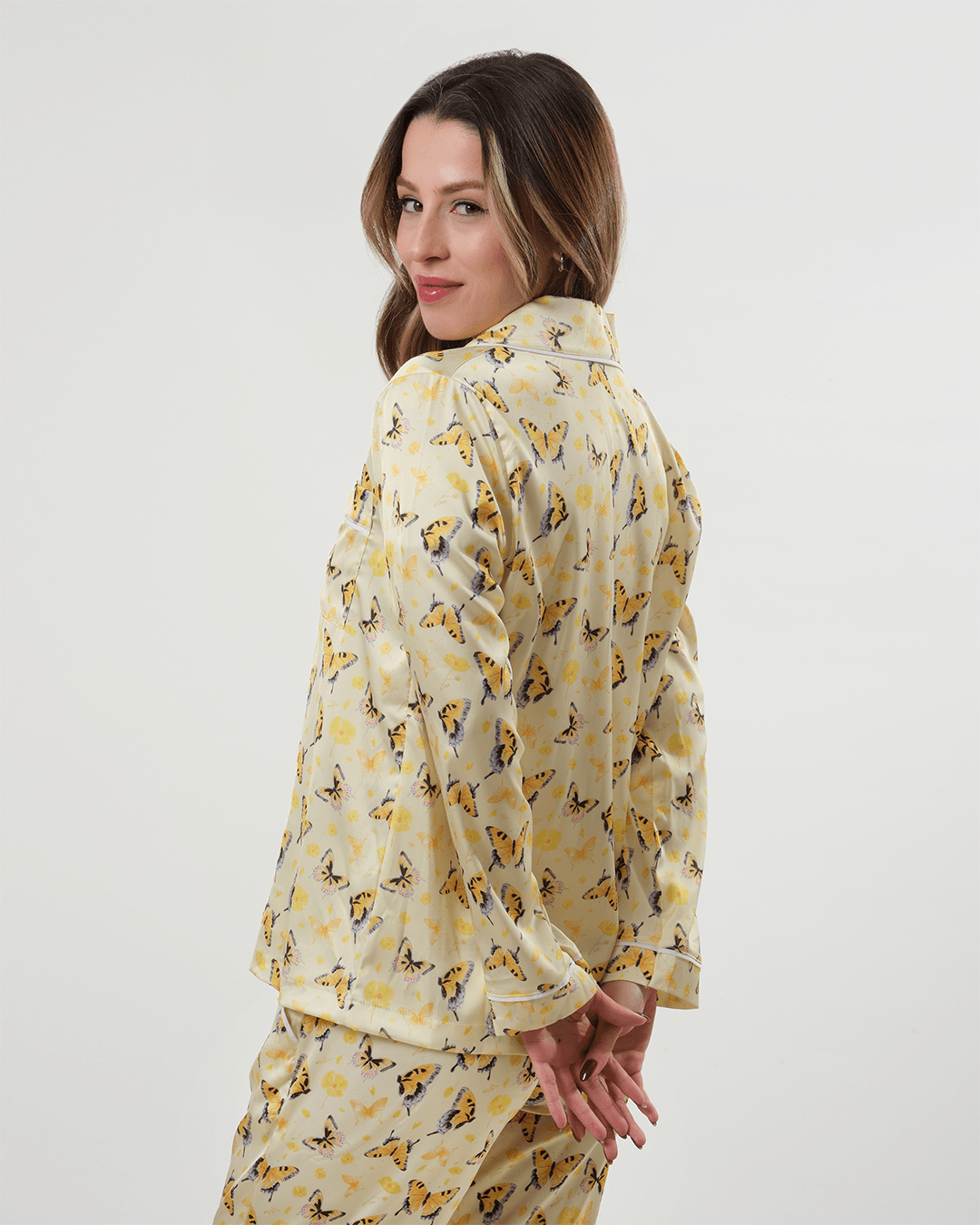 Sarı Kelebek Desenli Düğmeli Pijama Takımı