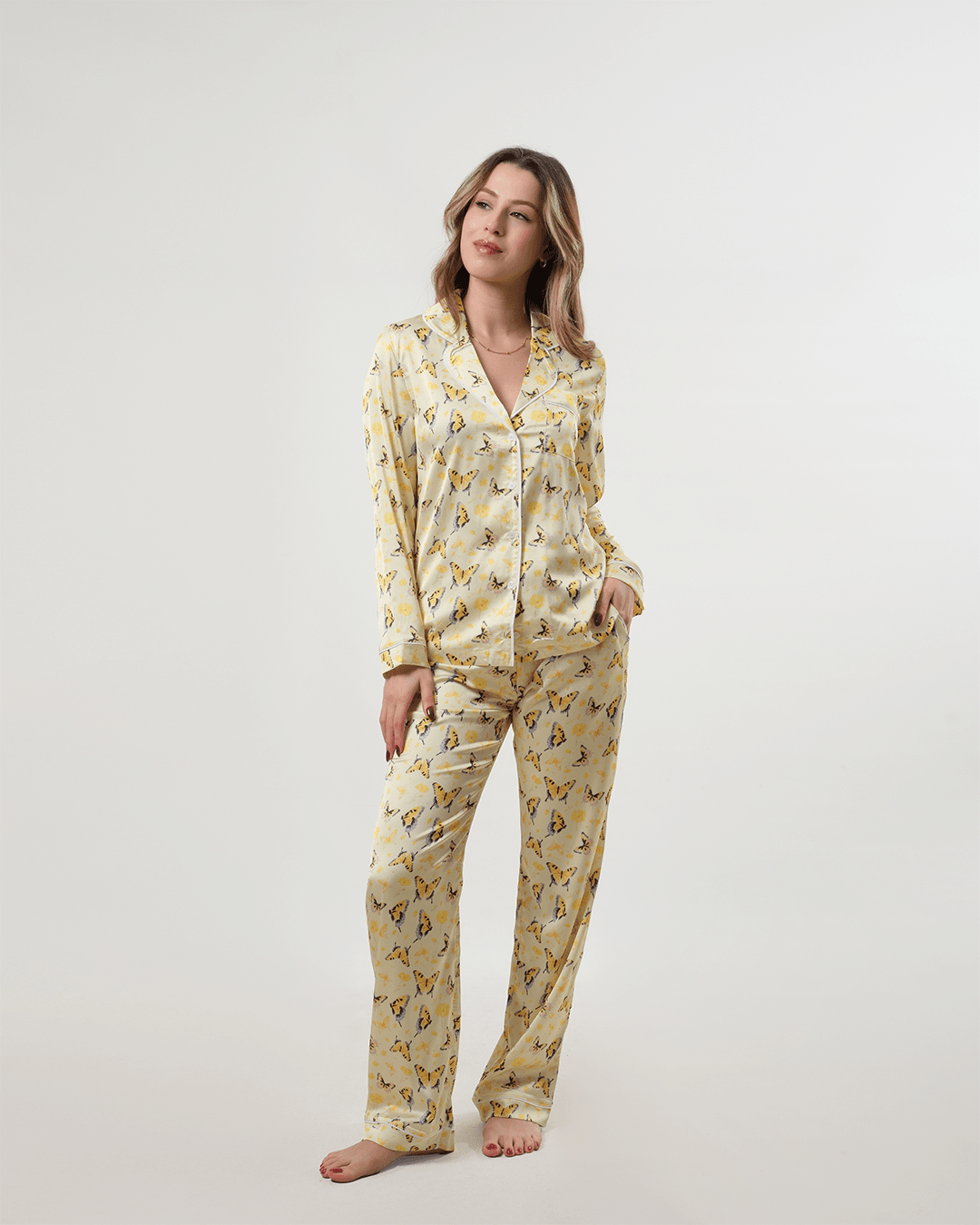 Sarı Kelebek Desenli Düğmeli Pijama Takımı
