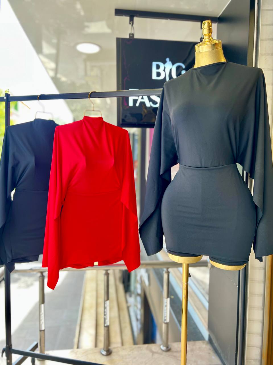 Sırt dekolteti şort elbise