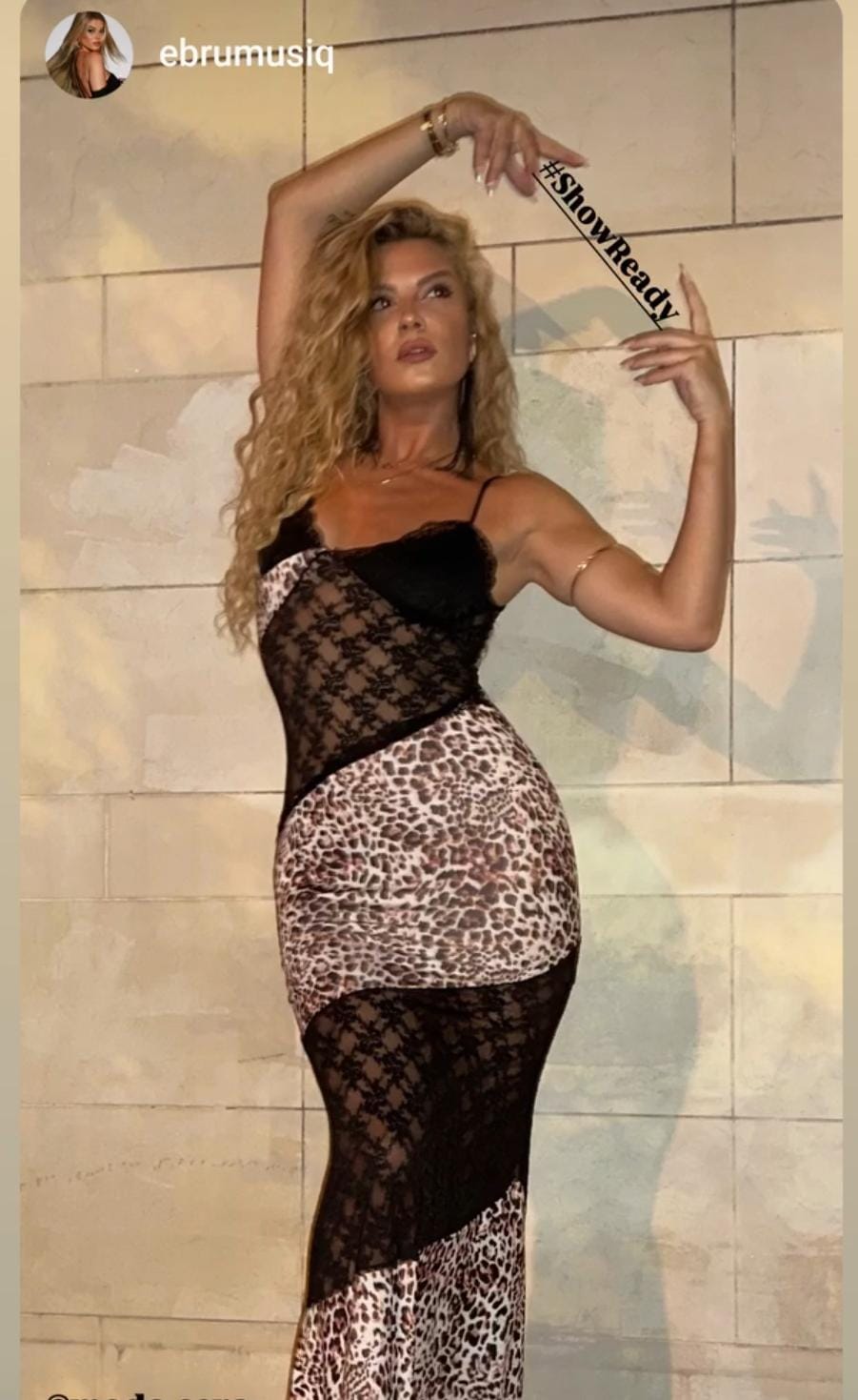 Leopar desenli güpürlü maxi elbise