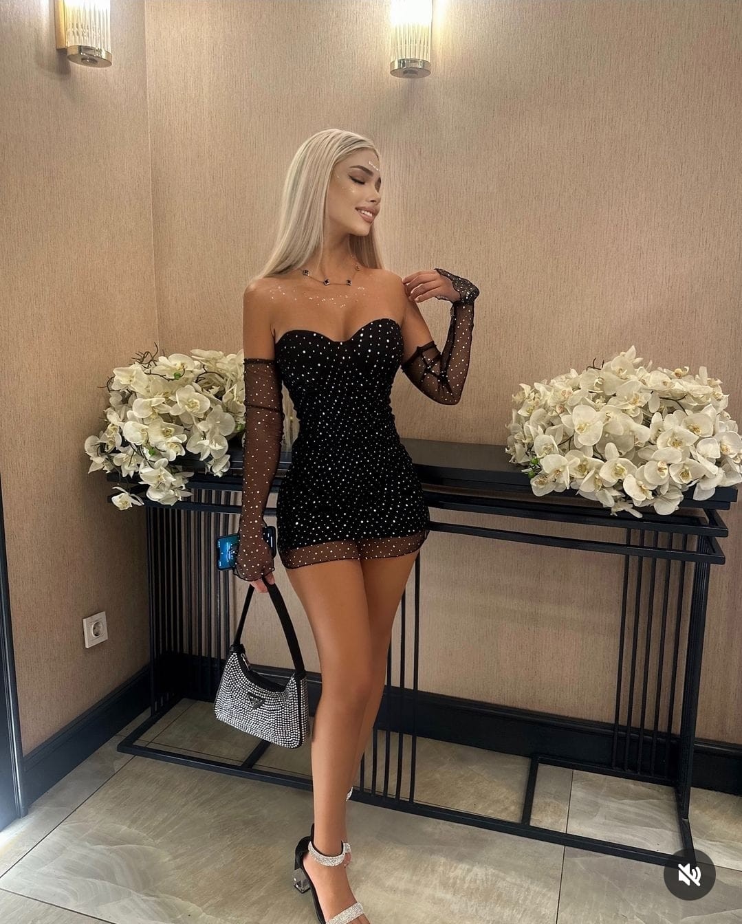 Parlak Kumaş Astarlı Mini Elbise