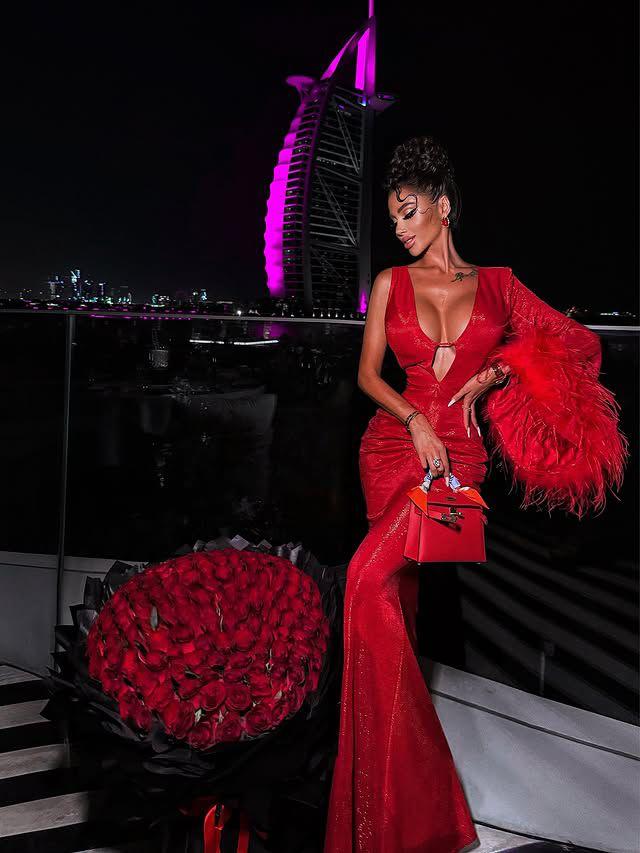 Buzy Kumaş Tüy Detay Tek Omuz Maxi Boy Elbise