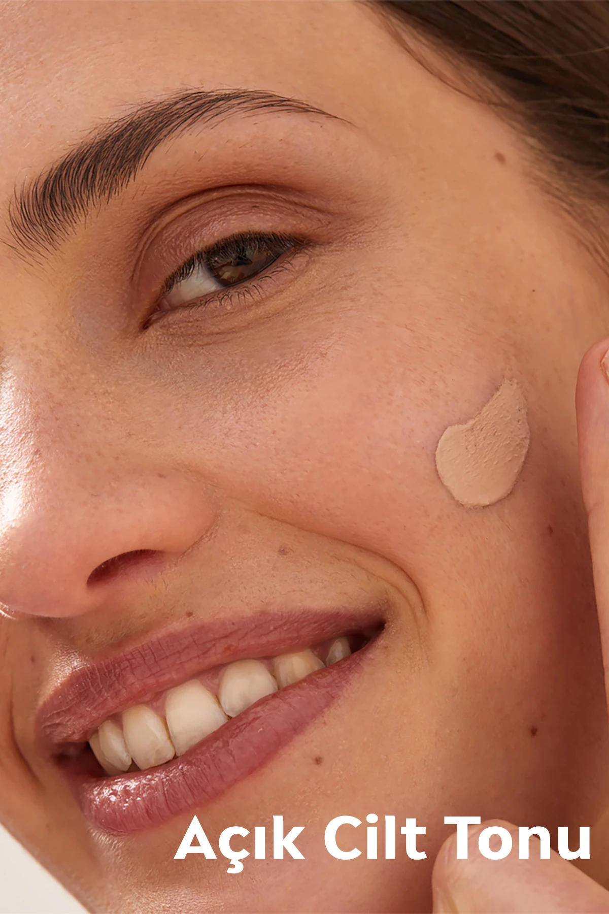 Nivea Nemlendirici BB Krem 50ml, Cilt Tonu Eşitleyici, SPF15 Güneş Koruyucu, Gözenek Görünümü, Açık Ton