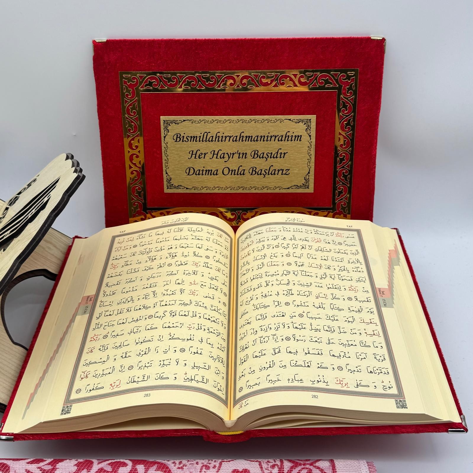 (Kadife Kutulu Kur’an-ı Kerim + Seccade + Rahle + Tespih + Ayraç) Bordo