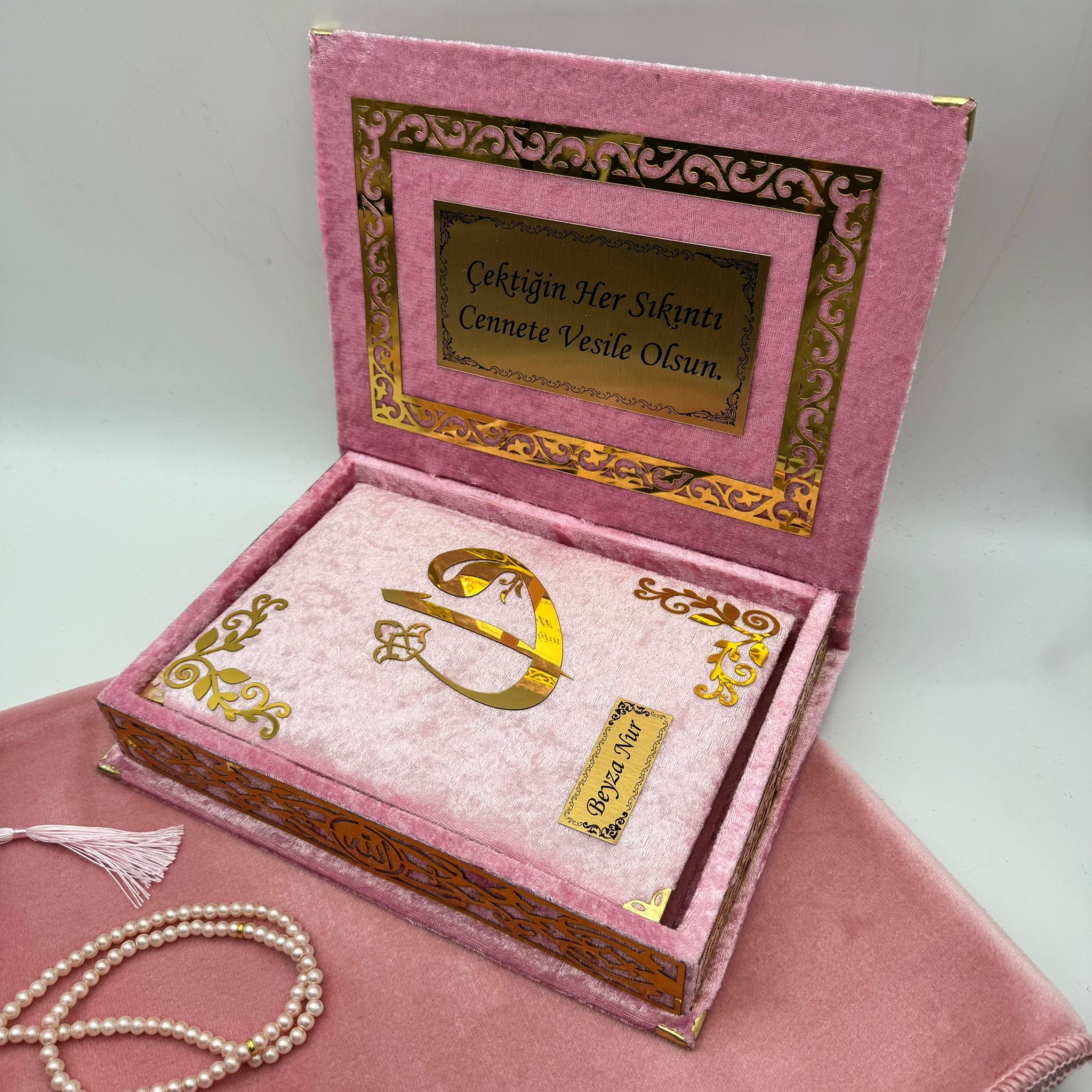 Kadife Kutulu Kur'an-ı Kerim İsme Özel Aydın Seccade Kombin Set (Pembe)