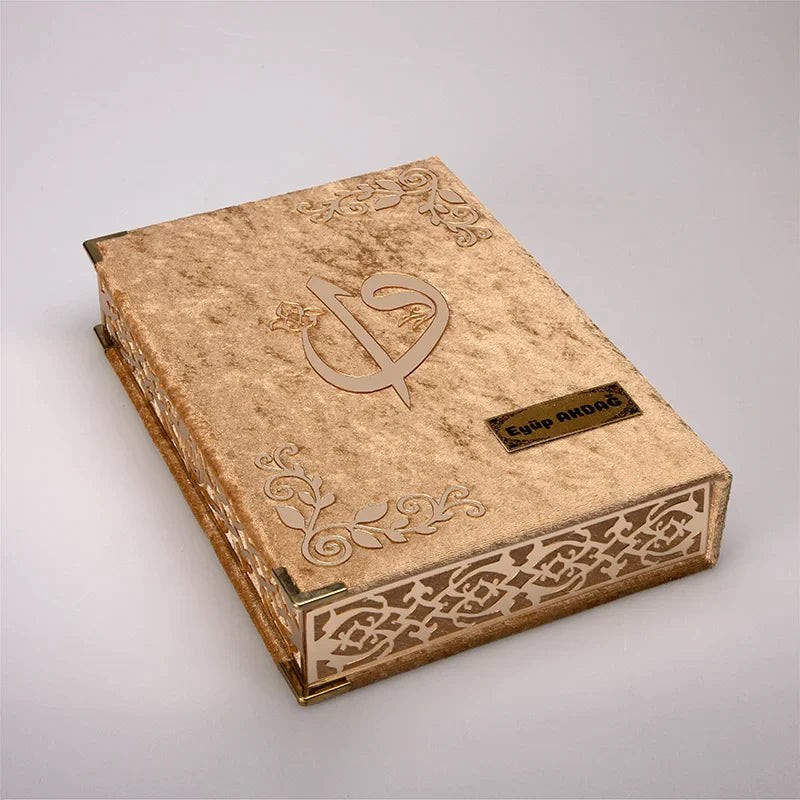 Kadife Kutulu Kur’an-ı Kerim (Gold, Seccadeli, Gold Süsleme)