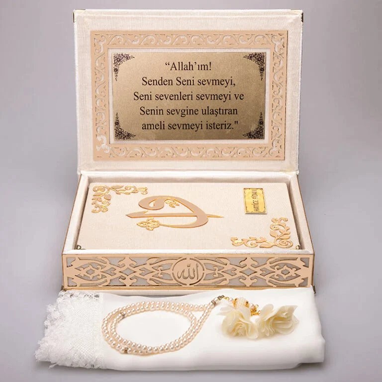 Kadife Kutulu Kur’an-ı Kerim (Krem, Namaz Örtülü, Gold Süsleme)