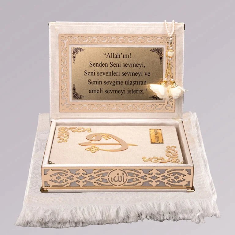 Kadife Kutulu Kur’an-ı Kerim (Krem, Seccadeli, Gold Süsleme)