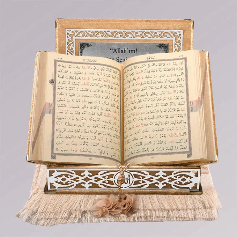 Kadife Kutulu Kur’an-ı Kerim (Gold, Seccadeli, Gümüş Süsleme)
