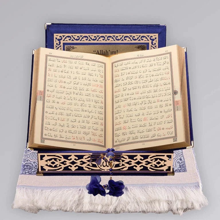 Kadife Kutulu Kur’an-ı Kerim (Lacivert, Seccadeli, Gold Süsleme)