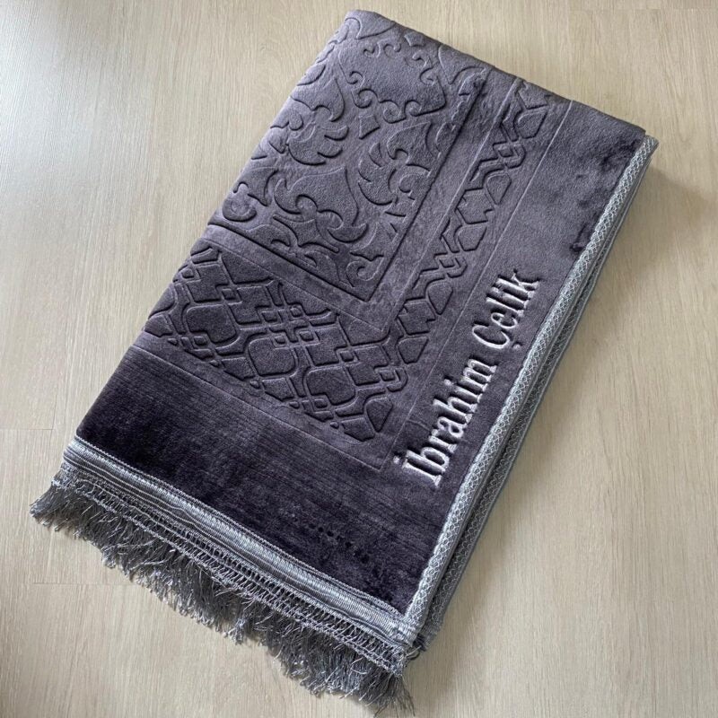 Özel İsimli Peluş Seccade (Koyu Gri)