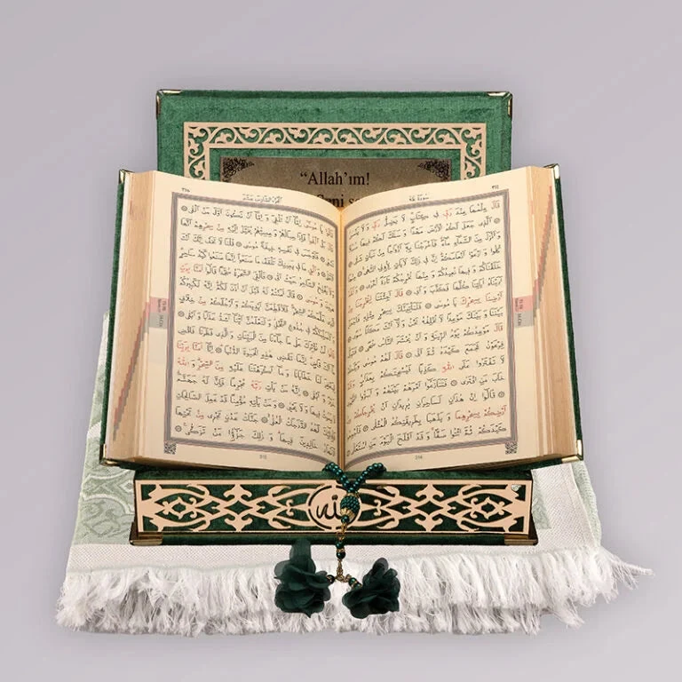 Kadife Kutulu Kur’an-ı Kerim (Yeşil, Seccadeli, Gold Süsleme)