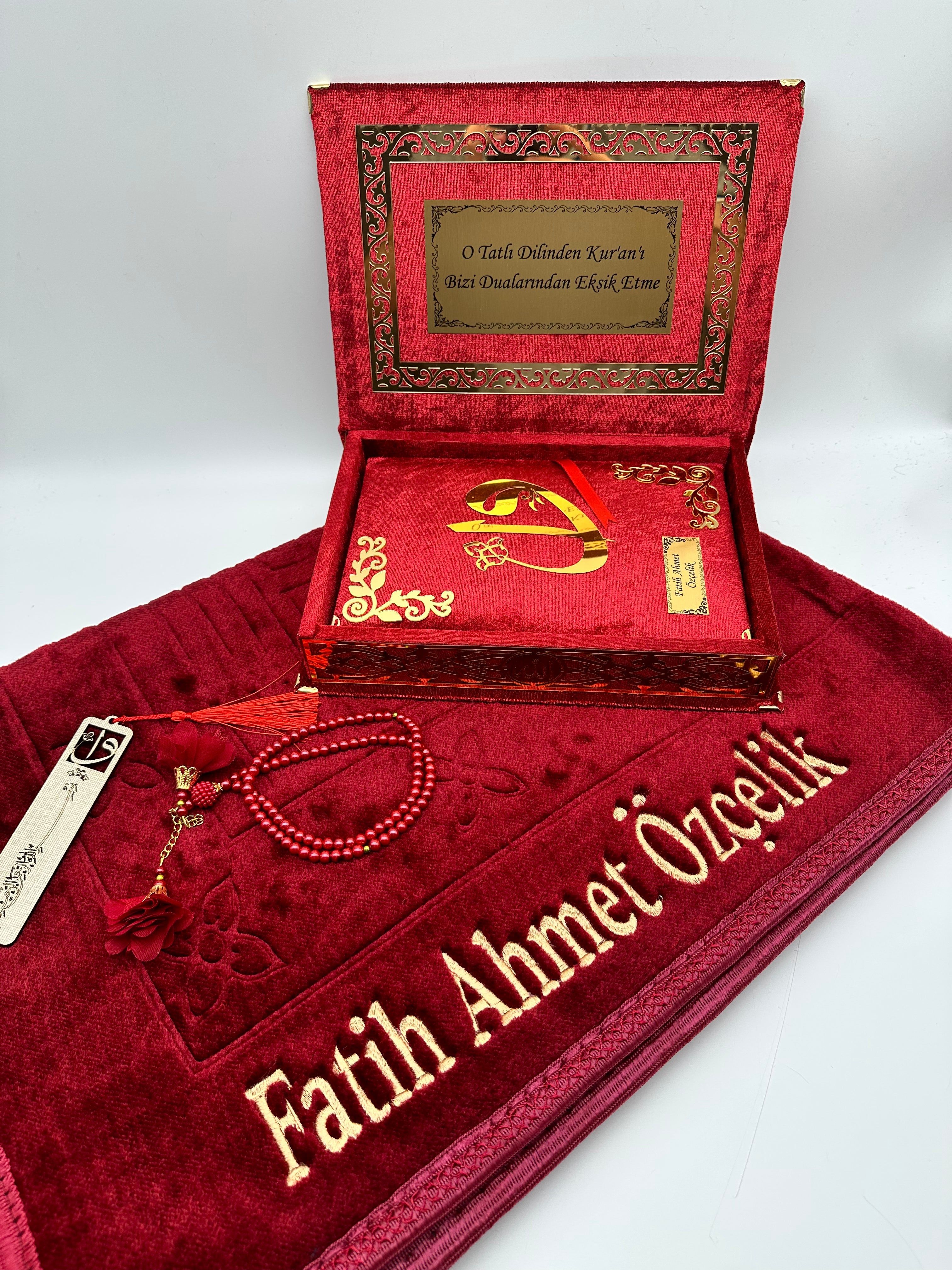 Kadife Kutulu Kur'an-ı Kerim İsme Özel Peluş Seccade Kombin Set (Bordo)