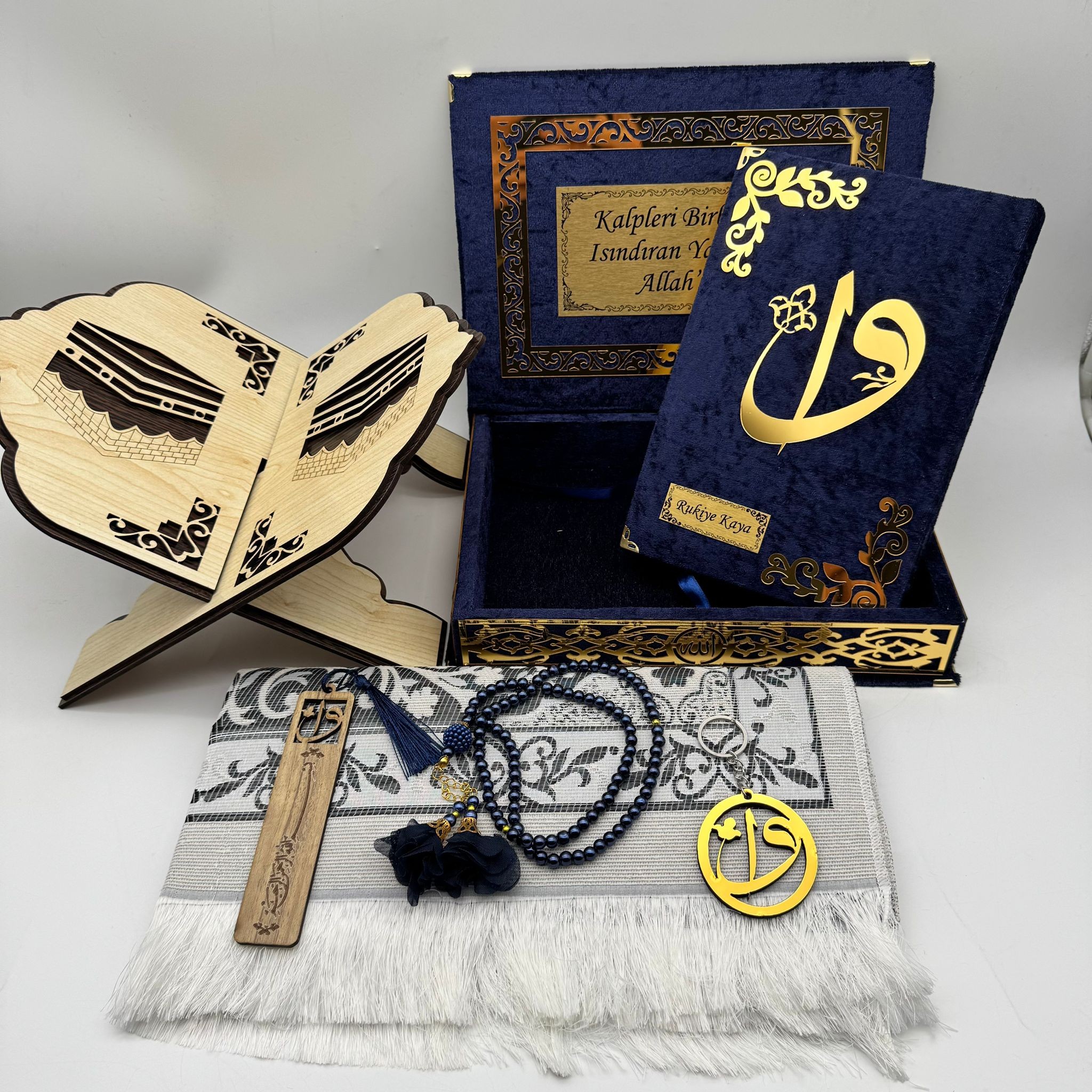 (Kadife Kutulu Kur’an-ı Kerim + Seccade + Rahle + Tespih + Ayraç) Lacivert