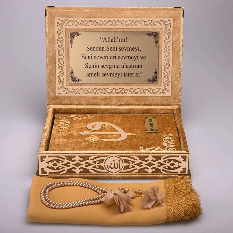 Kadife Kutulu Kur’an-ı Kerim (Gold, Namaz Örtülü, Gold Süsleme)