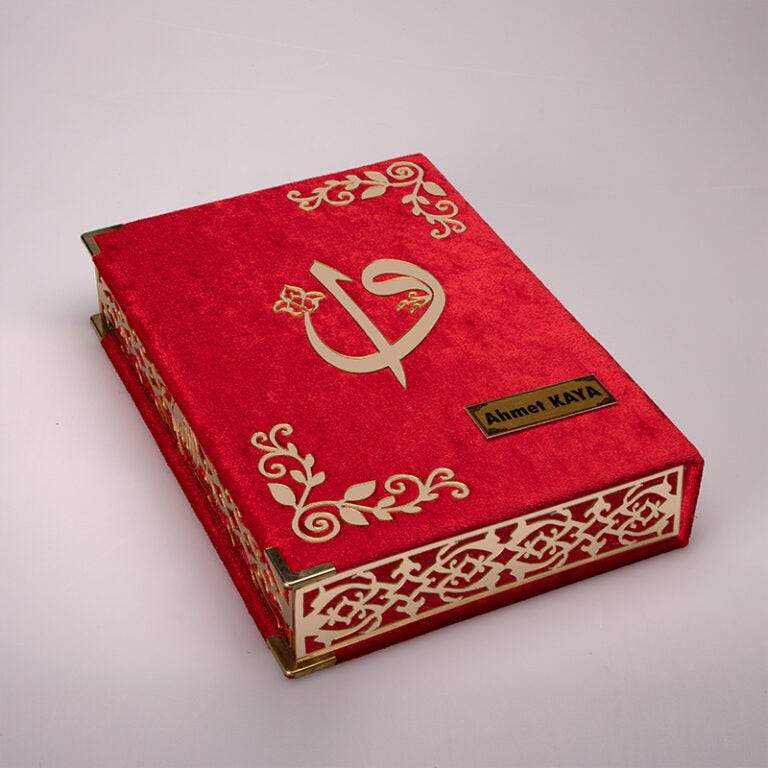 Kadife Kutulu Kur’an-ı Kerim (Kırmızı, Seccadeli, Gold Süsleme)
