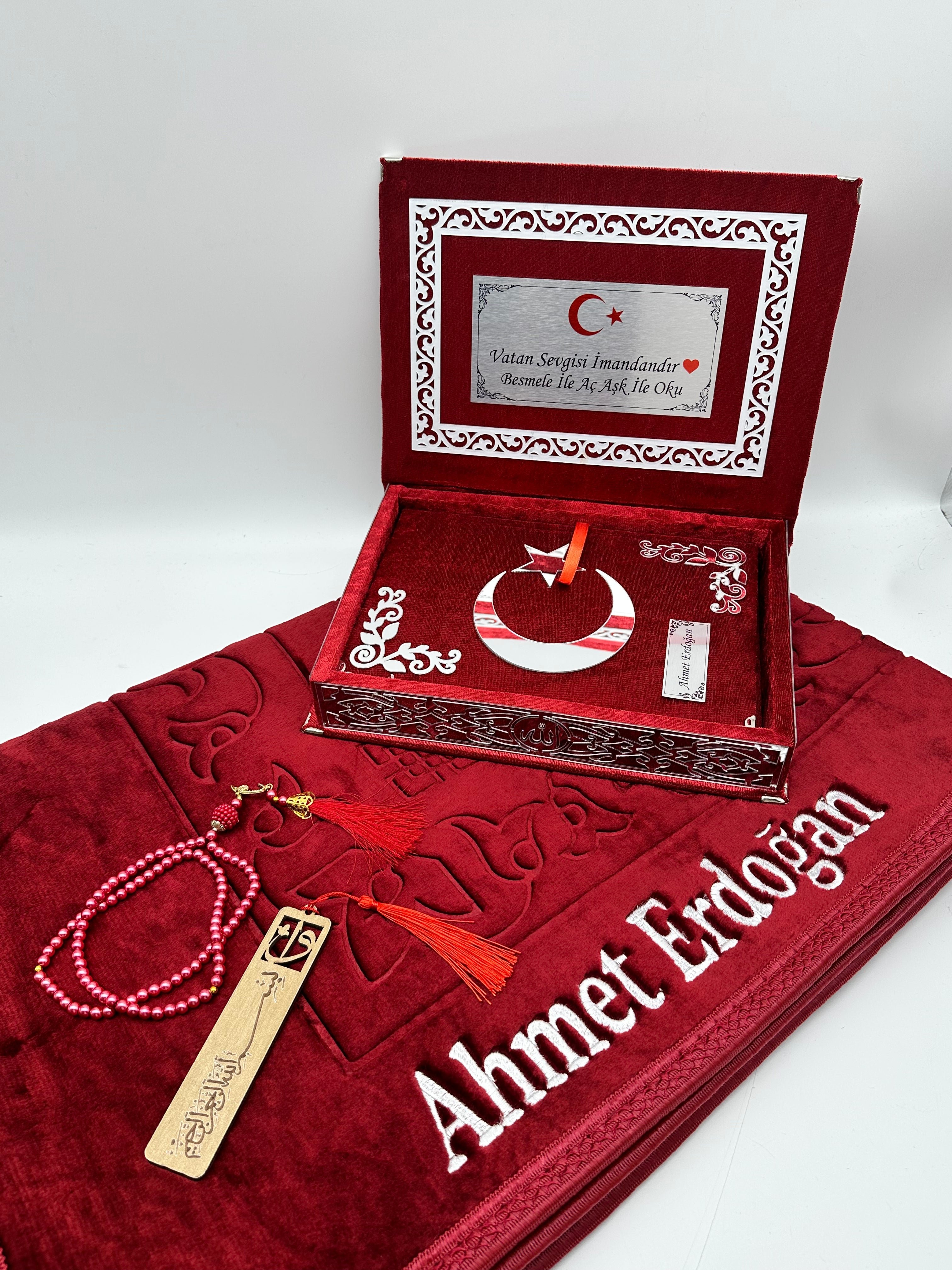 Kadife Kutulu Kur'an-ı Kerim İsme Özel Peluş Seccade Kombin Set (Ay Yıldız, Gümüş Süsleme)