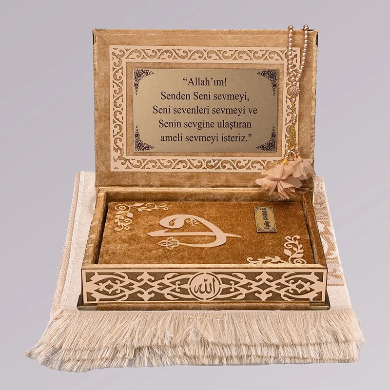 Kadife Kutulu Kur’an-ı Kerim (Gold, Seccadeli, Gold Süsleme)