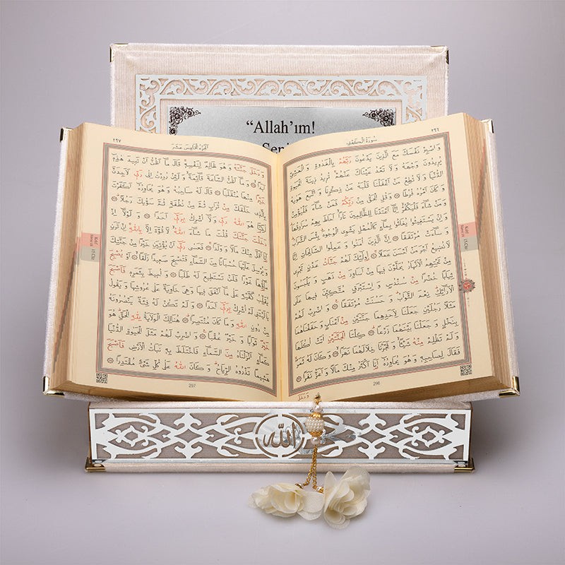 Kadife Kutulu Kur'an-ı Kerim (Krem, Gümüş Süsleme)