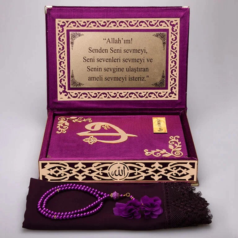 Kadife Kutulu Kur’an-ı Kerim (Mor, Namaz Örtülü, Gold Süsleme)