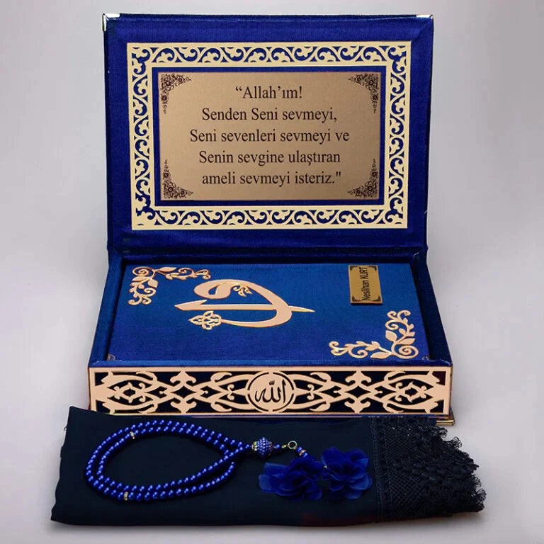 Kadife Kutulu Kur’an-ı Kerim (Lacivert, Namaz Örtülü, Gold Süsleme)