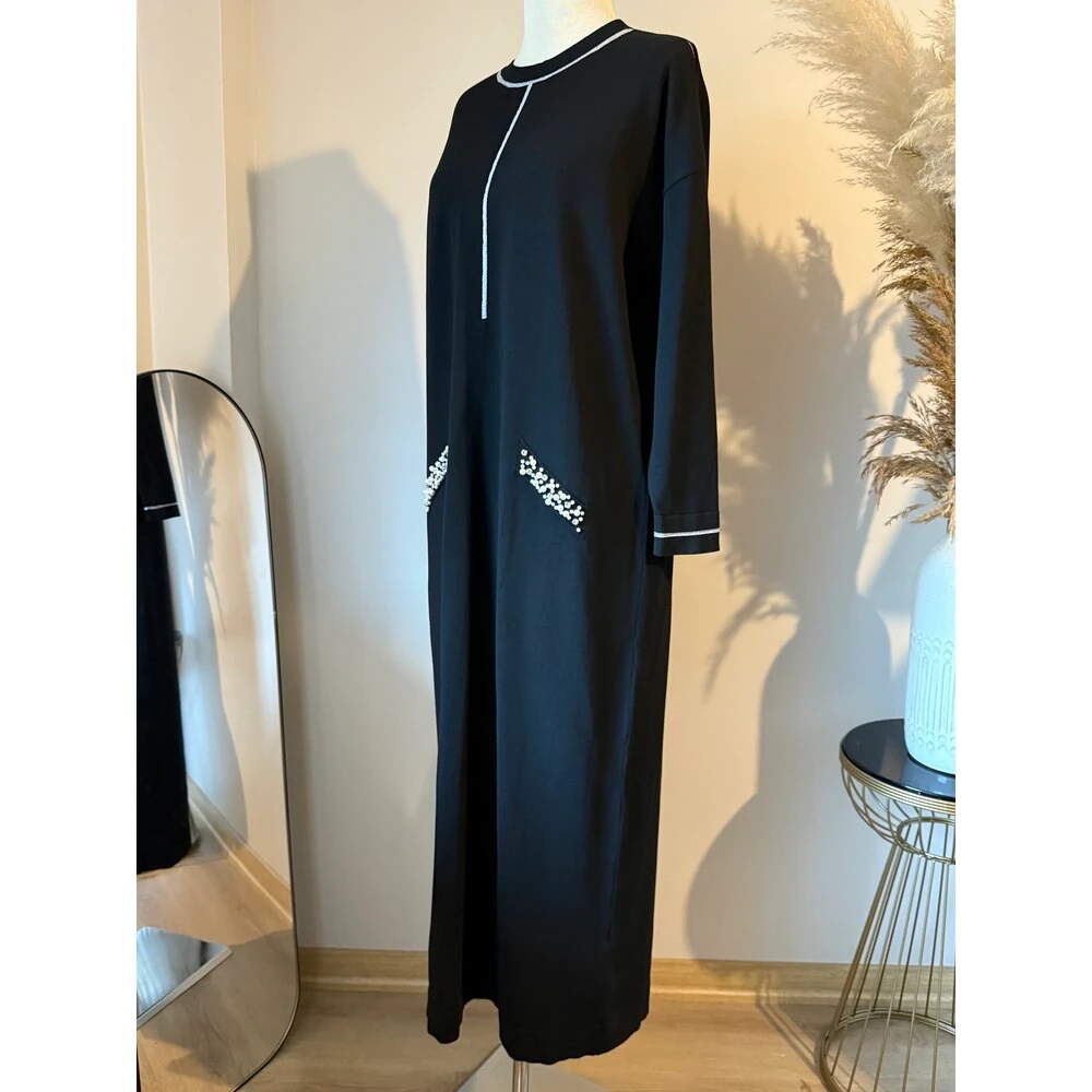 İnci Detaylı Siyah Merserize Elbise