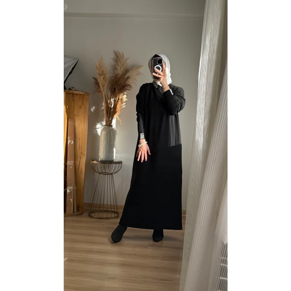 İnci Detaylı Siyah Merserize Elbise