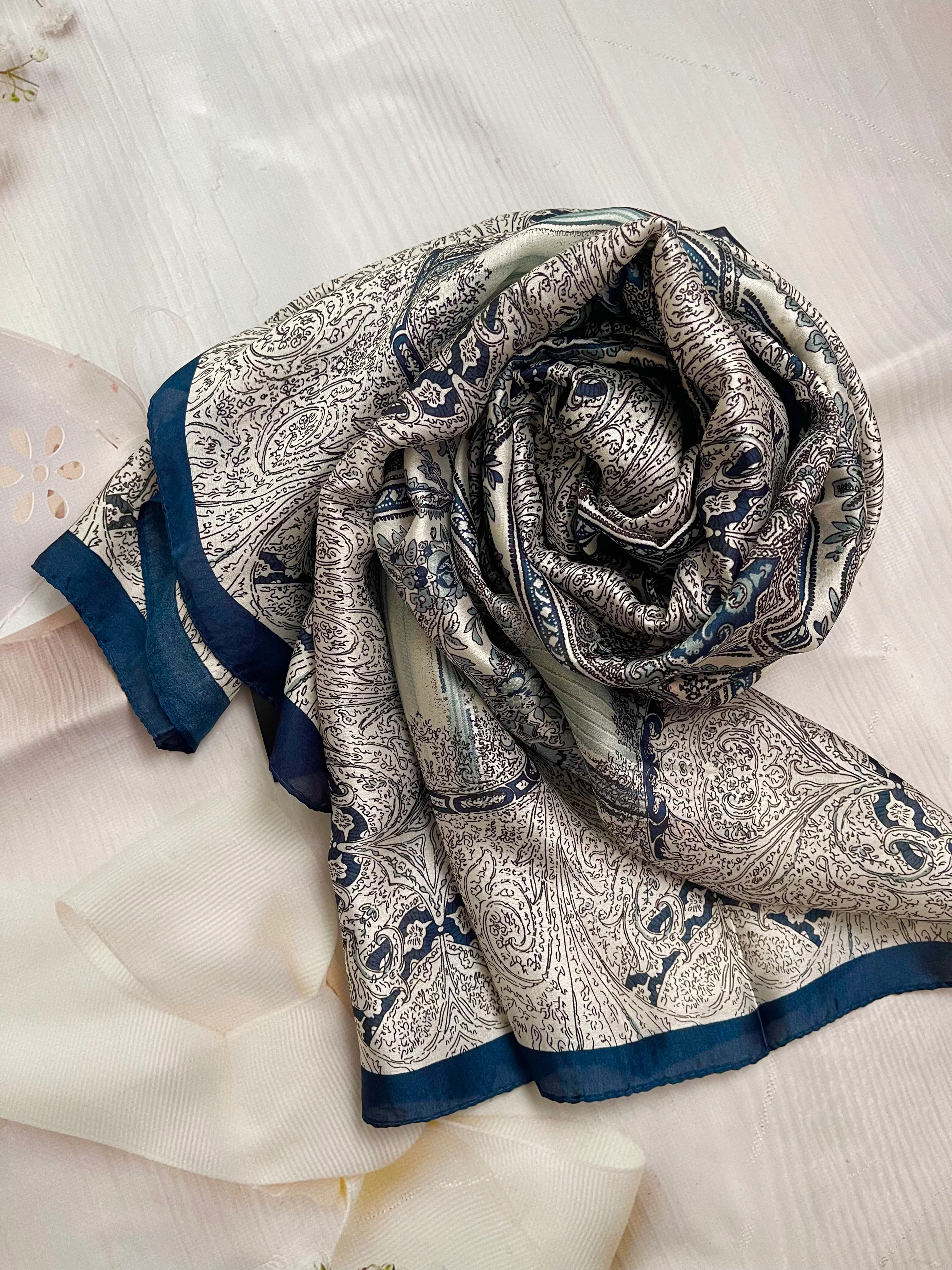 Lacivert Desenli İpek Vual Şal