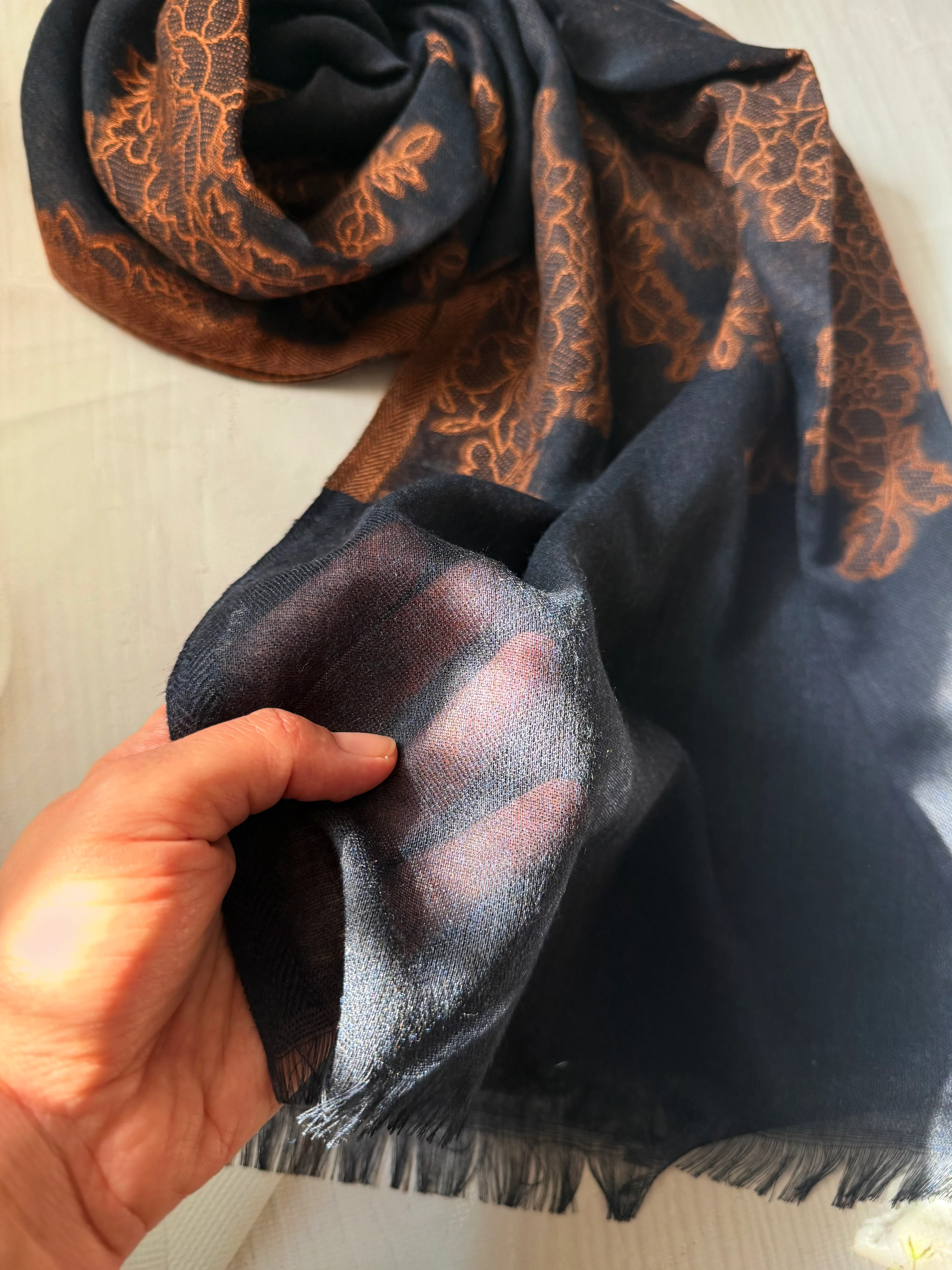 Laciver Dokuma Nakışlı Yün-İpek Şal