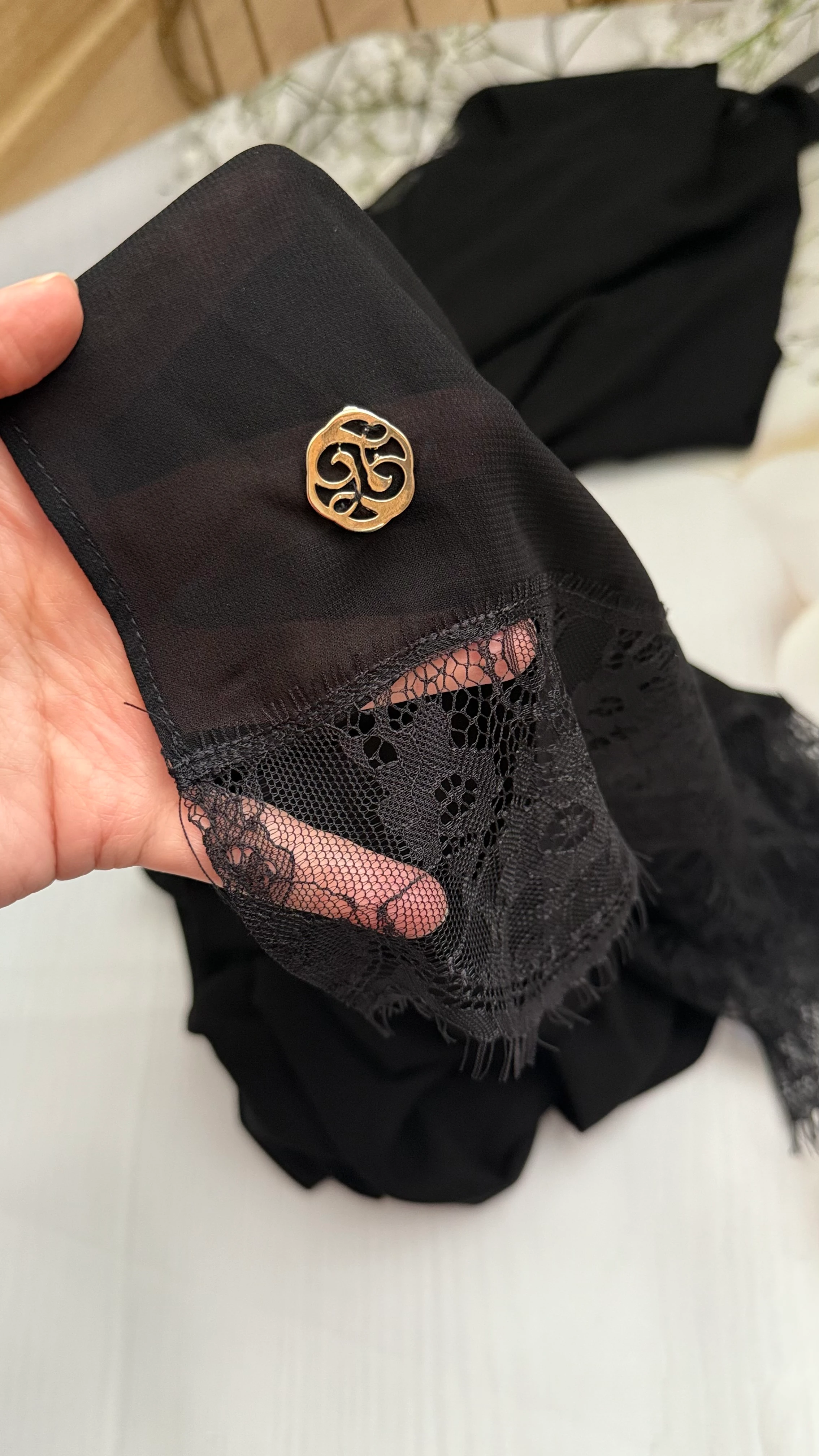 Dantelli Siyah Arabia İpeği Şal