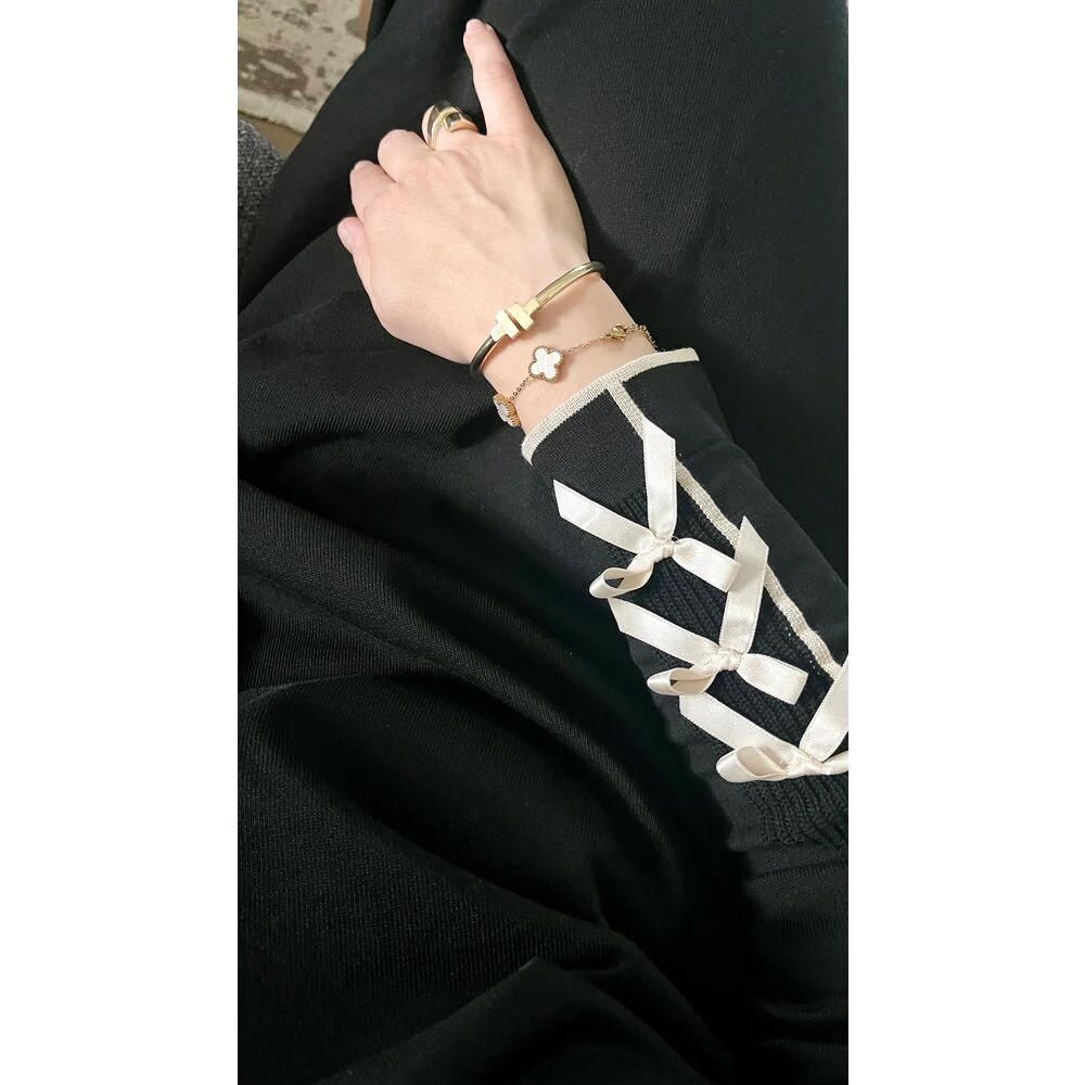 Fiyonk Detaylı Siyah Triko Elbise