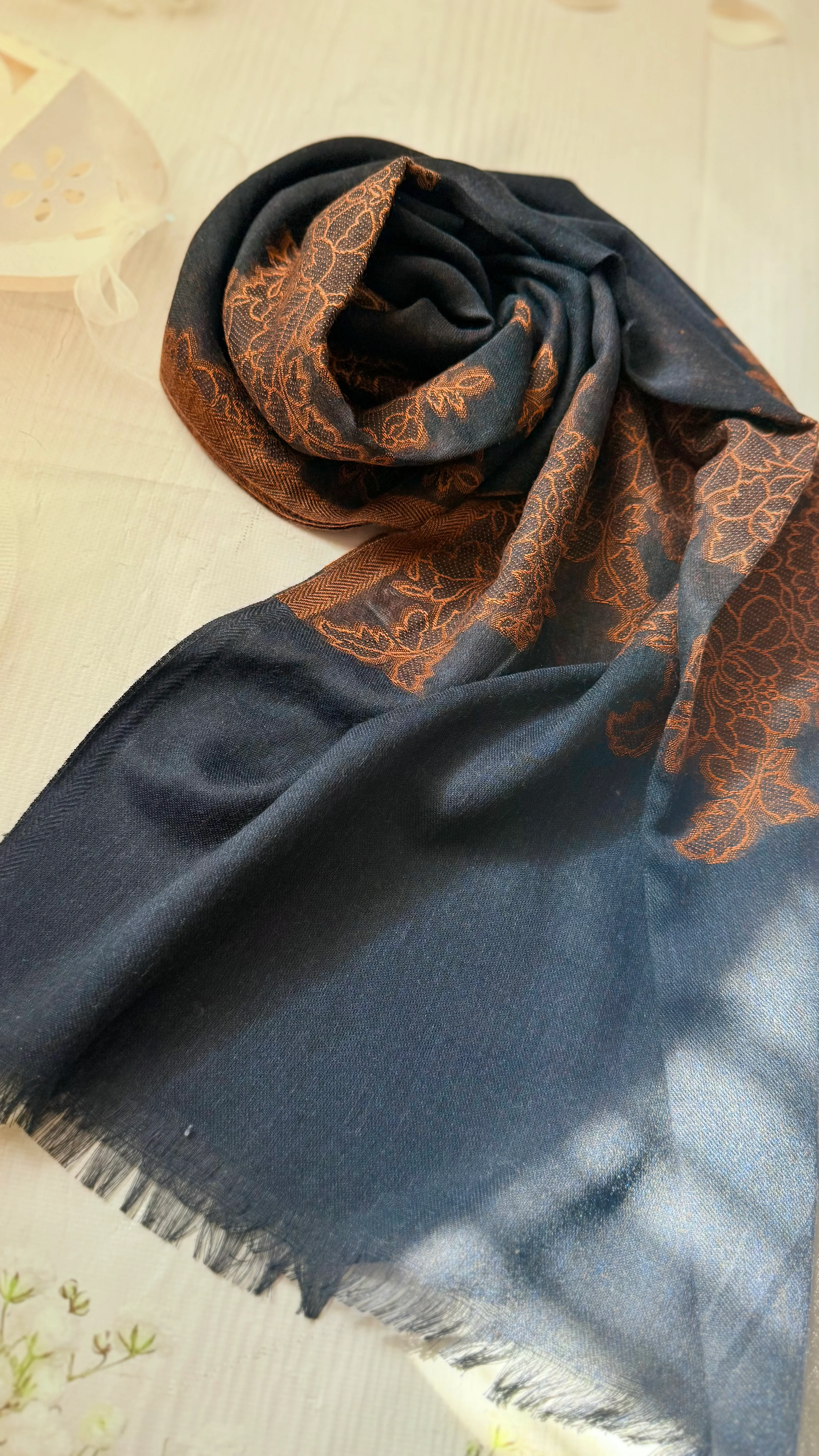 Laciver Dokuma Nakışlı Yün-İpek Şal