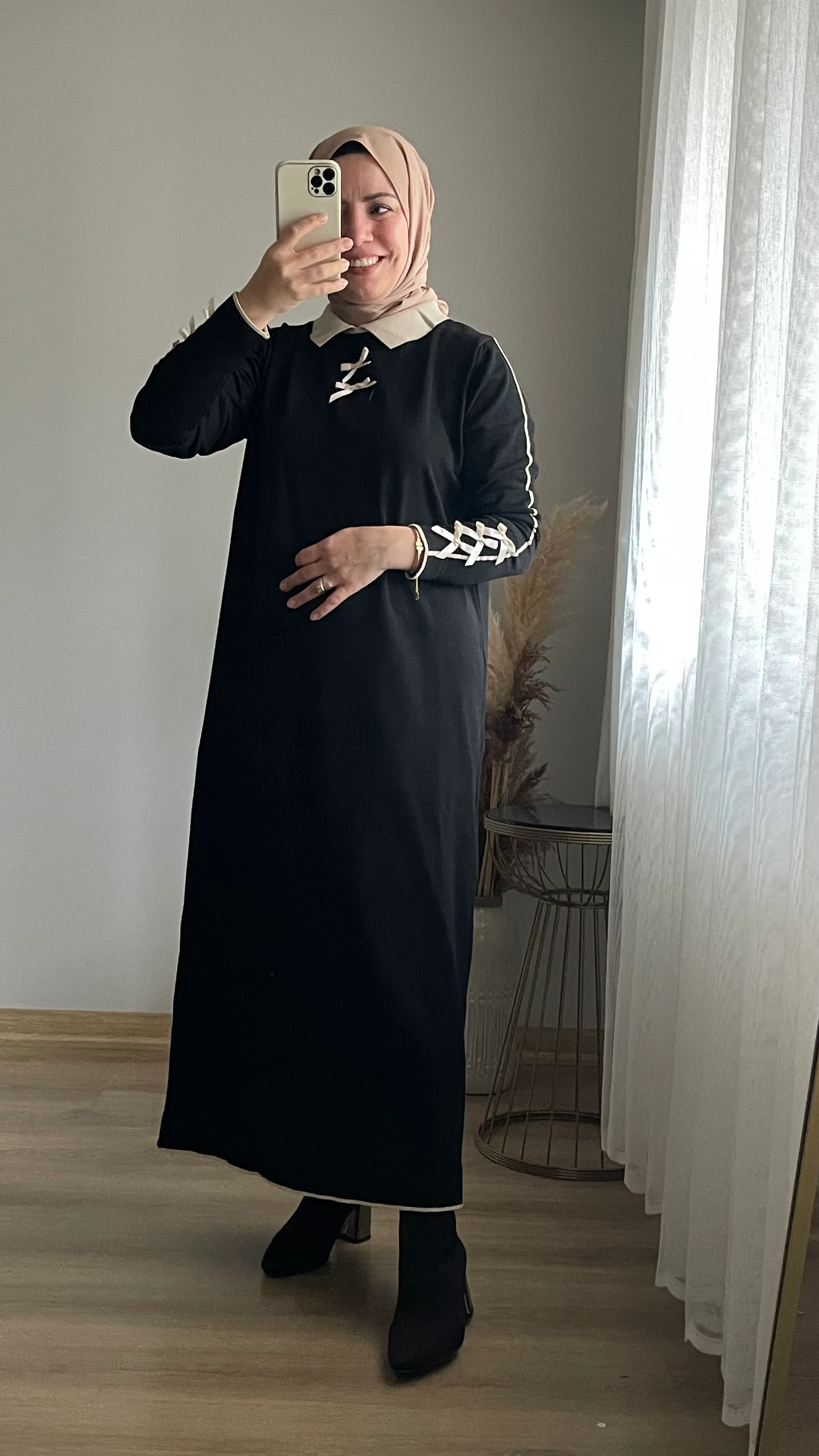 Fiyonk Detaylı Siyah Merserize Elbise image