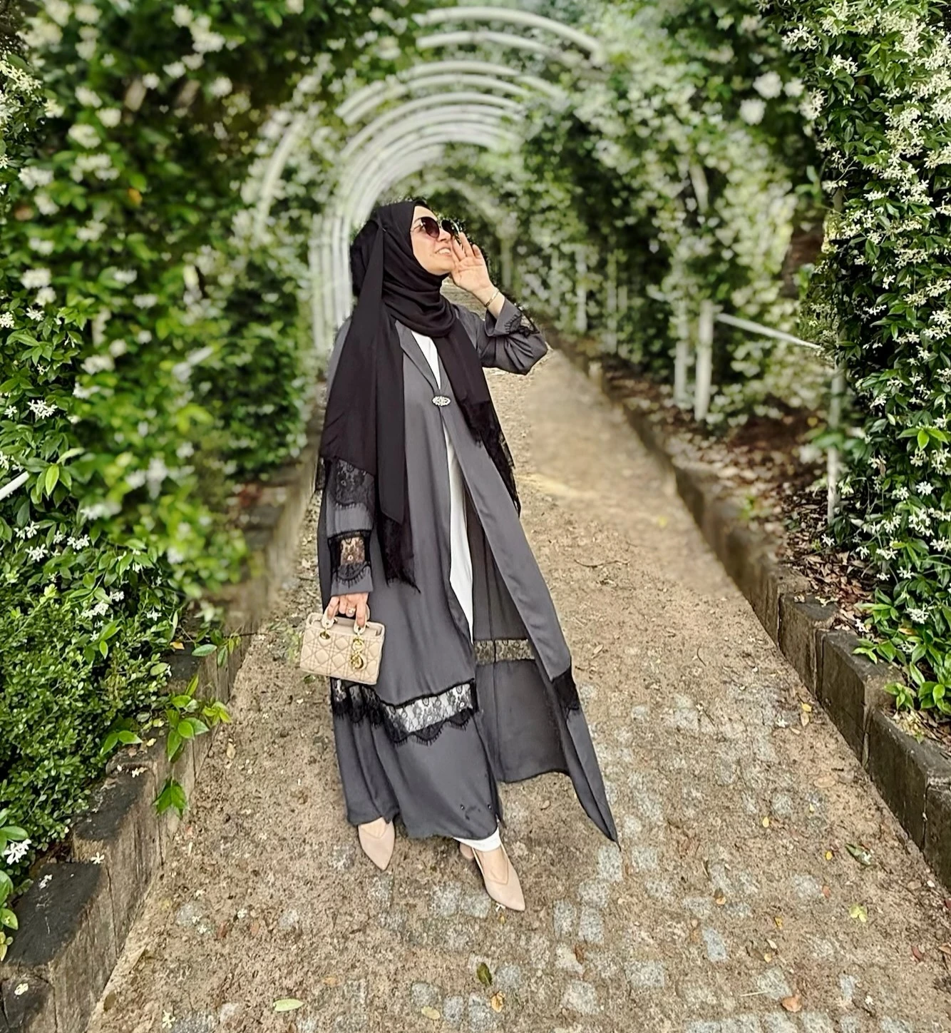 Nura Dantel Detaylı Antrasit Abaya / Ferace  image